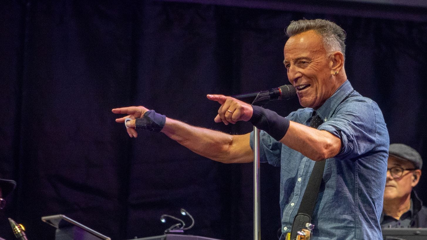 Bruce Springsteen | &#x391;&#x3BD;&#x3B1;&#x3B2;&#x3AC;&#x3BB;&#x3BB;&#x3B5;&#x3B9; &#x3BA;&#x3B9; &#x3AC;&#x3BB;&#x3BB;&#x3B5;&#x3C2; &#x3B5;&#x3BC;&#x3C6;&#x3B1;&#x3BD;&#x3AF;&#x3C3;&#x3B5;&#x3B9;&#x3C2; &#x3C4;&#x3BF;&#x3C5;