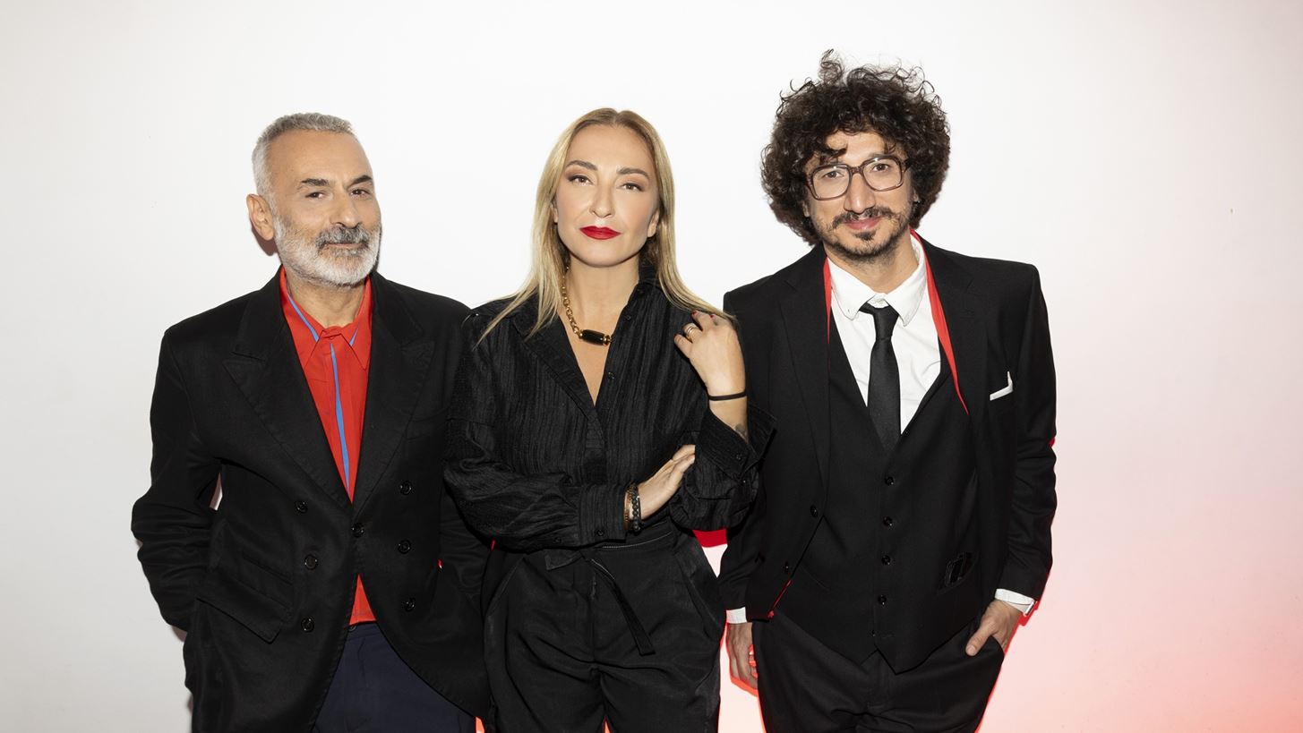 Show Your Red | &#x3A1;&#x3BF;&#x3CD;&#x3BB;&#x3B1; &#x3A1;&#x3AD;&#x3B2;&#x3B7;, &#x393;&#x3B9;&#x3CE;&#x3C1;&#x3B3;&#x3BF;&#x3C2; &#x395;&#x3BB;&#x3B5;&#x3C5;&#x3B8;&#x3B5;&#x3C1;&#x3B9;&#x3AC;&#x3B4;&#x3B7;&#x3C2; &#x3BA;&#x3B1;&#x3B9;&#xA0;Cacao Rocks &#x3B5;&#x3BC;&#x3C0;&#x3BD;&#x3AD;&#x3B5;&#x3BF;&#x3BD;&#x3C4;&#x3B1;&#x3B9; &#x3B1;&#x3C0;&#x3CC; &#x3C4;&#x3B7; &#x3BD;&#x3AD;&#x3B1; &#x3C3;&#x3C5;&#x3C3;&#x3BA;&#x3B5;&#x3C5;&#x3AE; Ploom