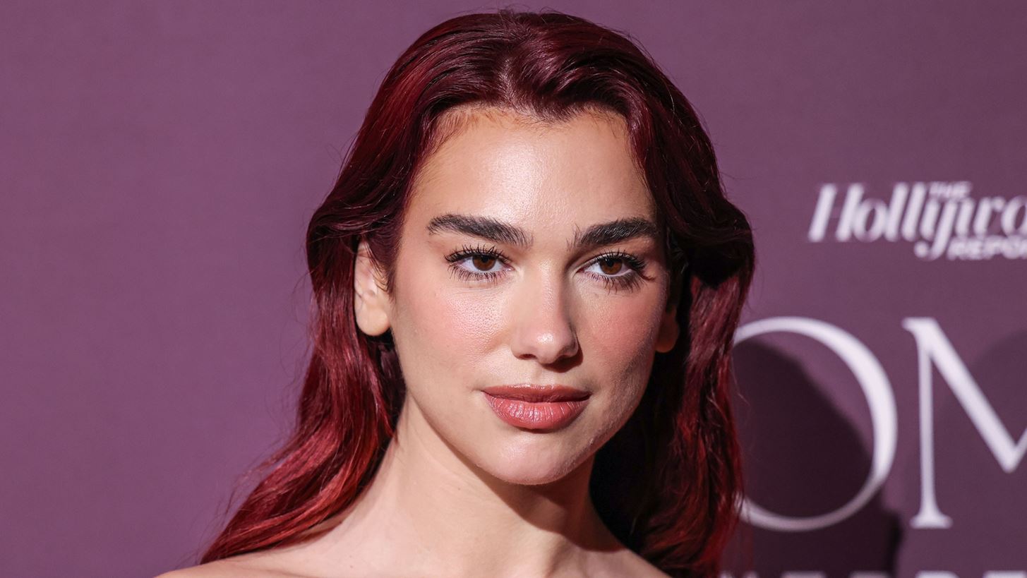 Dua Lipa | &#x3A4;&#x3B1; &#x3C4;&#x3C1;&#x3C5;&#x3C6;&#x3B5;&#x3C1;&#x3AC; &#x3C6;&#x3B9;&#x3BB;&#x3B9;&#x3AC; &#x3BC;&#x3B5; &#x3C4;&#x3BF;&#x3BD; Callum Turner &#x3C3;&#x3C4;&#x3B7; &#x3BC;&#x3AD;&#x3C3;&#x3B7; &#x3C4;&#x3BF;&#x3C5; &#x3B4;&#x3C1;&#x3CC;&#x3BC;&#x3BF;&#x3C5;