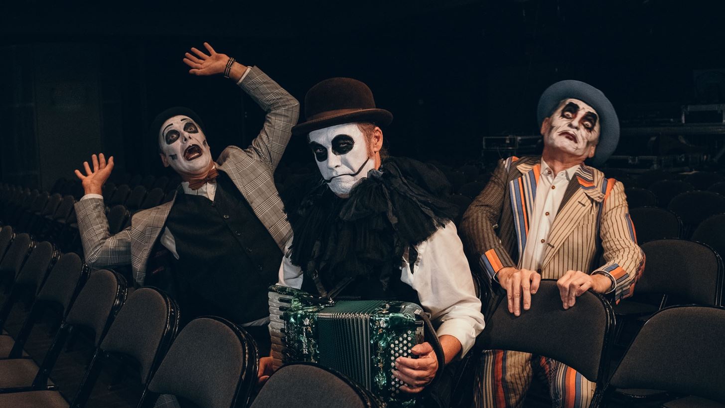 O Martyn Jacques &#x3C4;&#x3C9;&#x3BD; Tiger Lillies &#x3C3;&#x3C4;&#x3B7; Madame Figaro: &quot;&#x38C;&#x3C4;&#x3B1;&#x3BD; &#x3AE;&#x3C1;&#x3B8;&#x3B1;&#x3BC;&#x3B5; &#x3C0;&#x3C1;&#x3CE;&#x3C4;&#x3B7; &#x3C6;&#x3BF;&#x3C1;&#x3AC; &#x3C3;&#x3C4;&#x3B7;&#x3BD; &#x395;&#x3BB;&#x3BB;&#x3AC;&#x3B4;&#x3B1; &#x3BA;&#x3B1;&#x3BD;&#x3B5;&#x3AF;&#x3C2; &#x3B4;&#x3B5;&#x3BD; &#x3B5;&#x3AF;&#x3C7;&#x3B5; &#x3B1;&#x3BA;&#x3BF;&#x3CD;&#x3C3;&#x3B5;&#x3B9; &#x3B3;&#x3B9;&#x3B1; &#x3B5;&#x3BC;&#x3AC;&#x3C2;&quot;