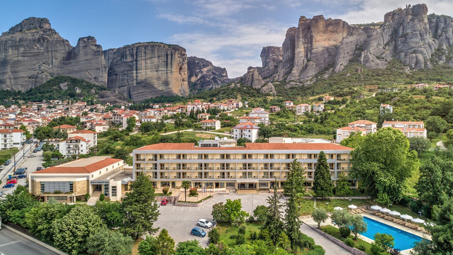 &#x3A3;&#x3C4;&#x3B1; &#x39C;&#x3B5;&#x3C4;&#x3AD;&#x3C9;&#x3C1;&#x3B1; &#x3BA;&#x3B1;&#x3B9; &#x3C4;&#x3BF; Divani Meteora Hotel &#x3B3;&#x3B9;&#x3B1; &#x3C4;&#x3B7;&#x3BD; &#x3C0;&#x3C1;&#x3CE;&#x3C4;&#x3B7; &#x3C6;&#x3B8;&#x3B9;&#x3BD;&#x3BF;&#x3C0;&#x3C9;&#x3C1;&#x3B9;&#x3BD;&#x3AE; &#x3B1;&#x3C0;&#x3CC;&#x3B4;&#x3C1;&#x3B1;&#x3C3;&#x3B7; &#x3C4;&#x3B7;&#x3C2; &#x3C7;&#x3C1;&#x3BF;&#x3BD;&#x3B9;&#x3AC;&#x3C2;