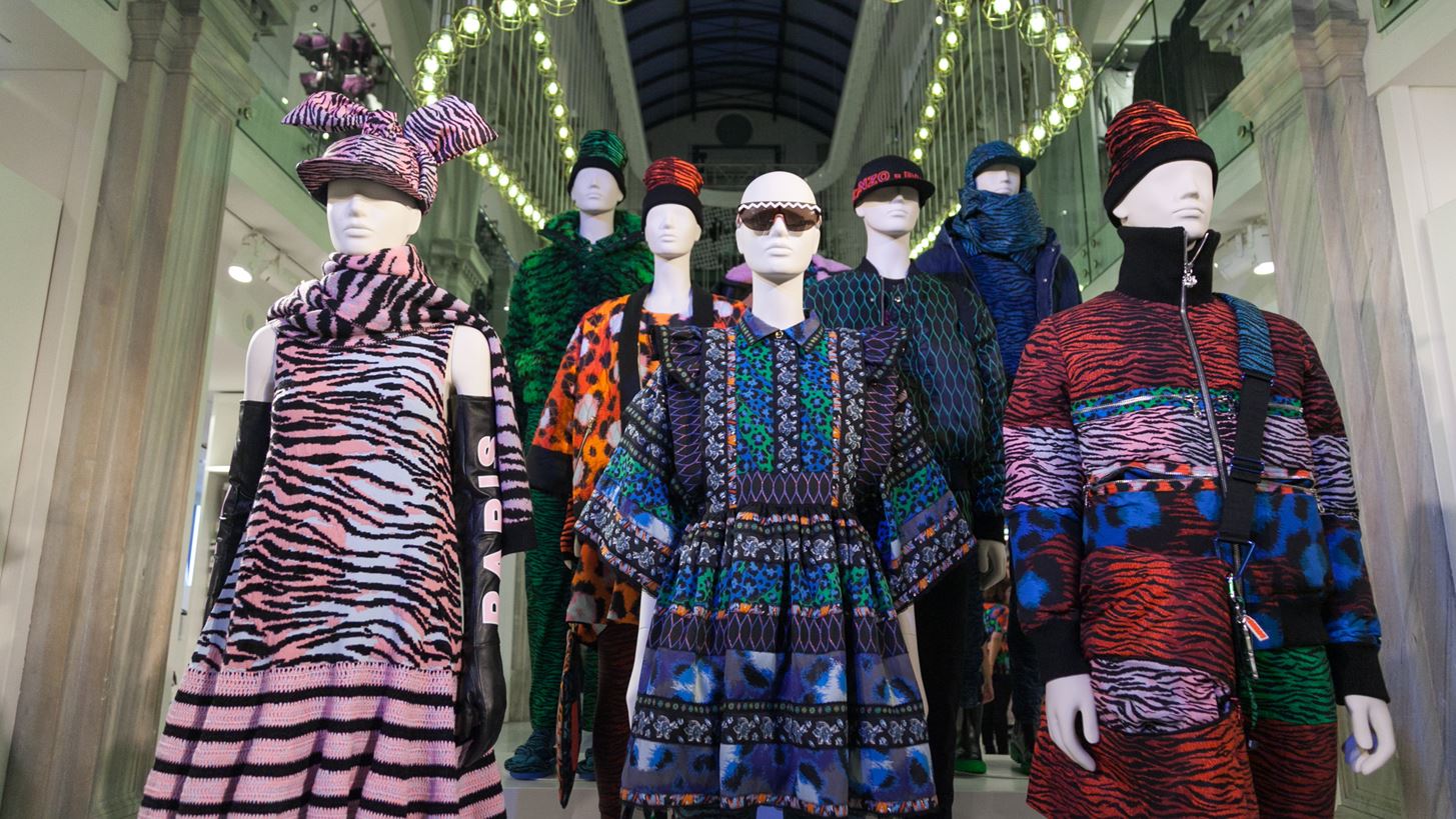 Kenzo x H&amp;M: &#x3A0;&#x3BF;&#x3B9;&#x3BF;&#x3B9; &#x3B5;&#x3C0;&#x3CE;&#x3BD;&#x3C5;&#x3BC;&#x3BF;&#x3B9; &#x3B2;&#x3C1;&#x3AD;&#x3B8;&#x3B7;&#x3BA;&#x3B1;&#x3BD; &#x3C3;&#x3C4;&#x3B7;&#x3BD; &#x3C0;&#x3B1;&#x3C1;&#x3BF;&#x3C5;&#x3C3;&#x3AF;&#x3B1;&#x3C3;&#x3B7; &#x3C4;&#x3B7;&#x3C2; &#x3C3;&#x3C5;&#x3BB;&#x3BB;&#x3BF;&#x3B3;&#x3AE;&#x3C2;