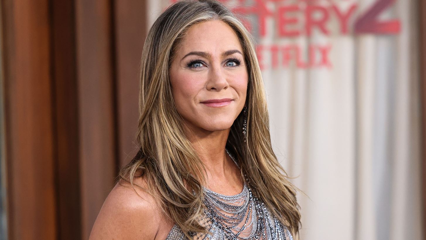 Jennifer Aniston | H &#x3C7;&#x3BF;&#x3BB;&#x3B9;&#x3B3;&#x3BF;&#x3C5;&#x3BD;&#x3C4;&#x3B9;&#x3B1;&#x3BD;&#x3AE; &#x3C3;&#x3C4;&#x3B1;&#x3C1; &#x3C0;&#x3BF;&#x3C5; &#x3C4;&#x3B7;&#x3C2; &#x3C3;&#x3C4;&#x3AC;&#x3B8;&#x3B7;&#x3BA;&#x3B5; &#x3C3;&#x3B5; &#x3B4;&#x3CD;&#x3C3;&#x3BA;&#x3BF;&#x3BB;&#x3B5;&#x3C2; &#x3C3;&#x3C4;&#x3B9;&#x3B3;&#x3BC;&#x3AD;&#x3C2;