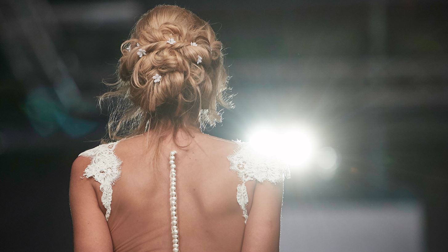 &#x3A4;&#x3BF; Yes I do catwalk &#x3C3;&#x3BF;&#x3CD; &#x3B4;&#x3AF;&#x3BD;&#x3B5;&#x3B9; &#x3C4;&#x3B7;&#x3BD; &#x3C4;&#x3AD;&#x3BB;&#x3B5;&#x3B9;&#x3B1; &#x3AD;&#x3BC;&#x3C0;&#x3BD;&#x3B5;&#x3C5;&#x3C3;&#x3B7; &#x3B3;&#x3B9;&#x3B1; &#x3C4;&#x3BF; &#x3B9;&#x3B4;&#x3B1;&#x3BD;&#x3B9;&#x3BA;&#x3CC; bridal hair look