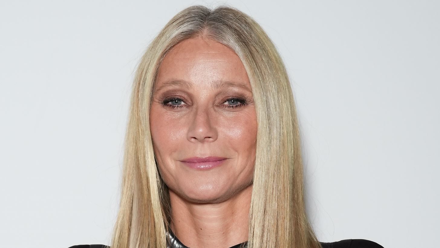 Gwyneth Paltrow | &#x397; &#x3C6;&#x3C9;&#x3C4;&#x3BF;&#x3B3;&#x3C1;&#x3B1;&#x3C6;&#x3AF;&#x3B1; &#x3C0;&#x3BF;&#x3C5; &#x3B1;&#x3BD;&#x3AD;&#x3B2;&#x3B1;&#x3C3;&#x3B5; &#x3BC;&#x3B5; &#x3C4;&#x3BF;&#x3BD; &#x3B3;&#x3B9;&#x3BF; &#x3C4;&#x3B7;&#x3C2; &#x3B5;&#x3C0;&#x3B9;&#x3B2;&#x3B5;&#x3B2;&#x3B1;&#x3B9;&#x3CE;&#x3BD;&#x3B5;&#x3B9; &#x3C4;&#x3B7;&#x3BD; &#x3BF;&#x3BC;&#x3BF;&#x3B9;&#x3CC;&#x3C4;&#x3B7;&#x3C4;&#x3AC; &#x3C4;&#x3BF;&#x3C5; &#x3BC;&#x3B5; &#x3C4;&#x3BF;&#x3BD; Chris Martin
