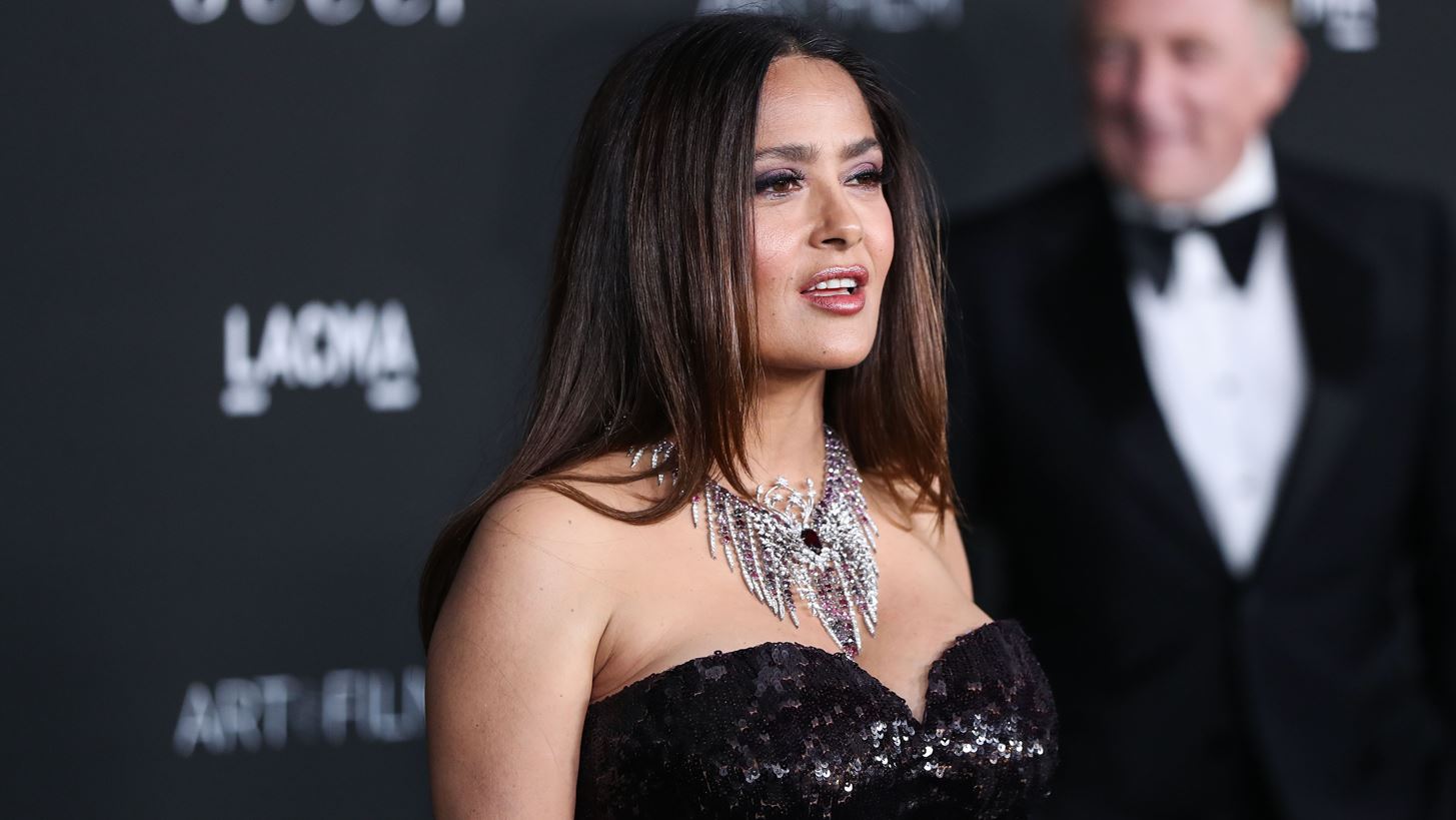 &#x397; Salma Hayek &#x3B1;&#x3C0;&#x3BF;&#x3BB;&#x3B1;&#x3BC;&#x3B2;&#x3AC;&#x3BD;&#x3B5;&#x3B9; &#x3C4;&#x3B9;&#x3C2; &#x3B4;&#x3B9;&#x3B1;&#x3BA;&#x3BF;&#x3C0;&#x3AD;&#x3C2; &#x3C4;&#x3B7;&#x3C2;, &#x3C6;&#x3BF;&#x3C1;&#x3CE;&#x3BD;&#x3C4;&#x3B1;&#x3C2; &#x3C4;&#x3BF; &#x3C0;&#x3B9;&#x3BF; hot &#x3BC;&#x3C0;&#x3B9;&#x3BA;&#x3AF;&#x3BD;&#x3B9; &#x3B3;&#x3B9;&#x3B1; &#x3C4;&#x3BF; &#x3BA;&#x3B1;&#x3BB;&#x3BF;&#x3BA;&#x3B1;&#x3AF;&#x3C1;&#x3B9;