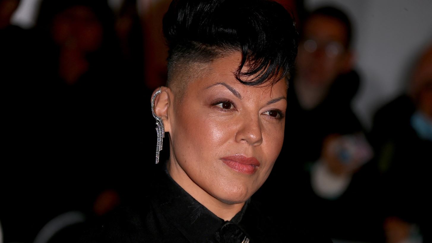 Sara Ramirez | &#x393;&#x3B9;&#x3B1;&#x3C4;&#x3AF; &#x3B1;&#x3C0;&#x3BF;&#x3BB;&#x3CD;&#x3B8;&#x3B7;&#x3BA;&#x3B5; &#x3B1;&#x3C0;&#x3CC; &#x3C4;&#x3BF; And Just Like That