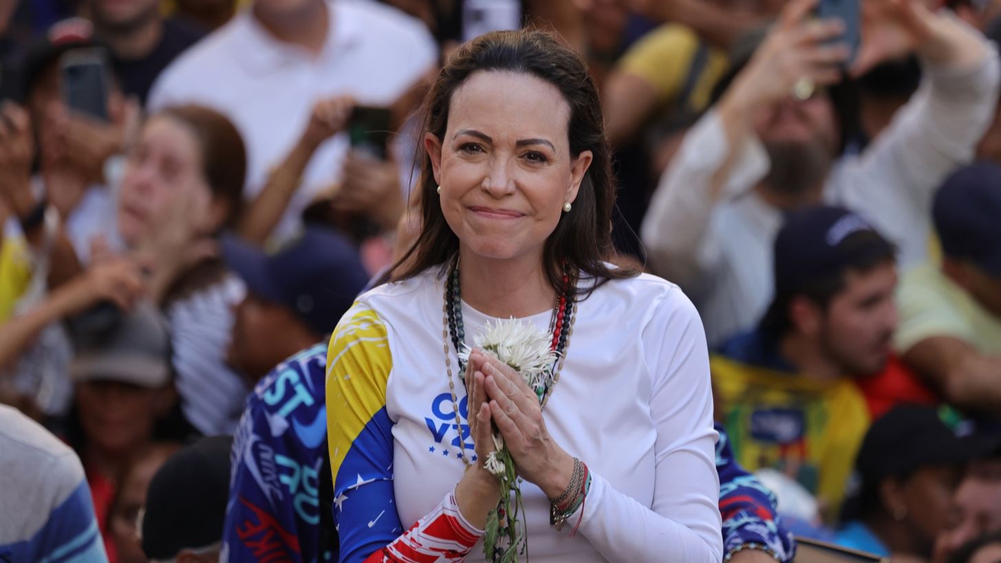 Maria Corina Machado | &#x3A0;&#x3BF;&#x3B9;&#x3B1; &#x3B5;&#x3AF;&#x3BD;&#x3B1;&#x3B9; &#x3B7; &#x3C0;&#x3BF;&#x3BB;&#x3B9;&#x3C4;&#x3B9;&#x3BA;&#x3CC;&#x3C2; &#x3B1;&#x3C0;&#x3CC; &#x3C4;&#x3B7; &#x392;&#x3B5;&#x3BD;&#x3B5;&#x3B6;&#x3BF;&#x3C5;&#x3AD;&#x3BB;&#x3B1; &#x3C0;&#x3BF;&#x3C5; &#x3C4;&#x3B9;&#x3BC;&#x3AC;&#x3C4;&#x3B1;&#x3B9; &#x3BC;&#x3B5; &#x3C4;&#x3BF; &#x3C6;&#x3B5;&#x3C4;&#x3B9;&#x3BD;&#x3CC; &#x39D;&#x3CC;&#x3BC;&#x3C0;&#x3B5;&#x3BB; &#x395;&#x3B9;&#x3C1;&#x3AE;&#x3BD;&#x3B7;&#x3C2;