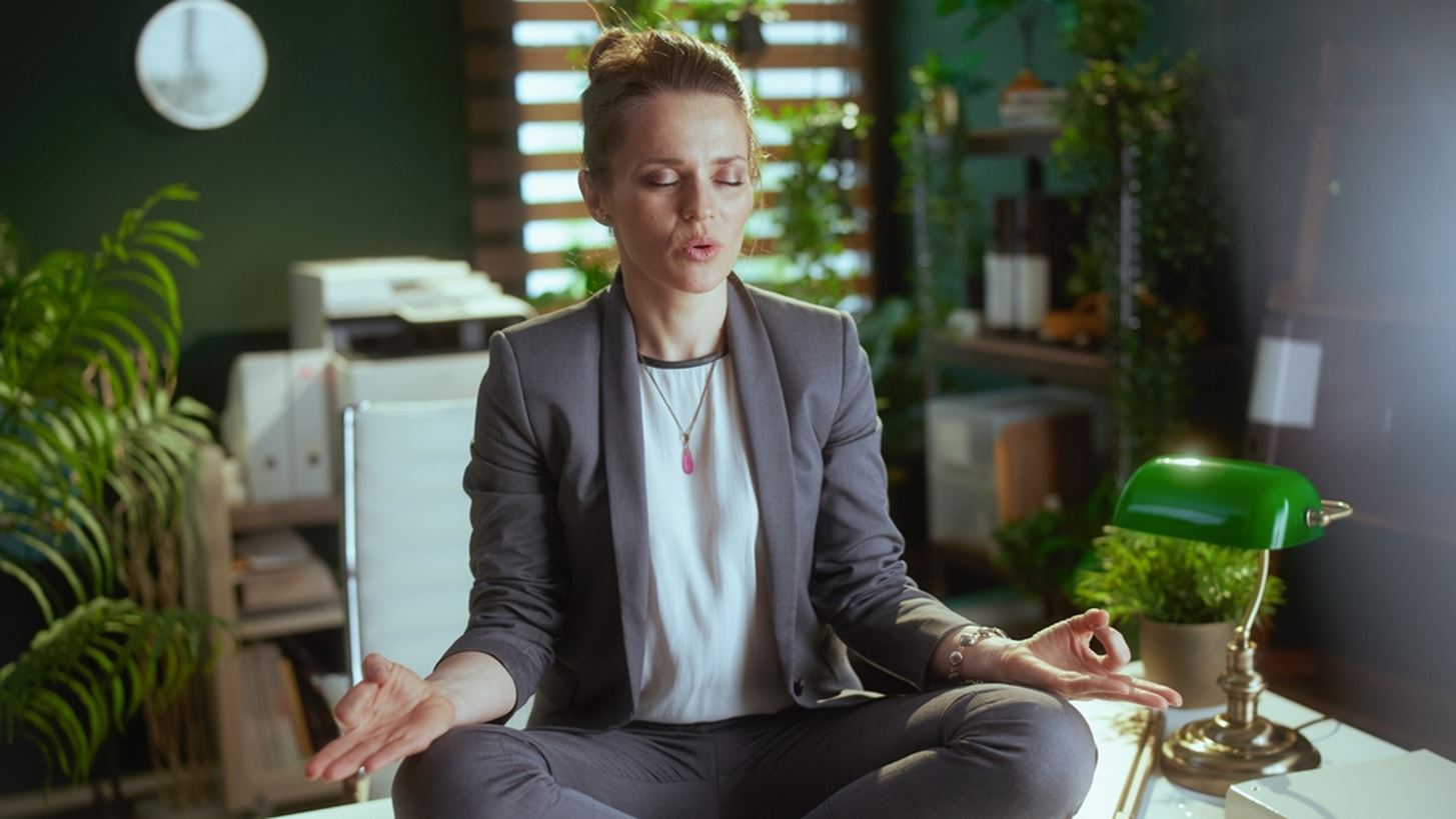 Eco-anxiety: &#x39C;&#x3AE;&#x3C0;&#x3C9;&#x3C2; &#x3C7;&#x3C1;&#x3B5;&#x3B9;&#x3B1;&#x3B6;&#x3CC;&#x3BC;&#x3B1;&#x3C3;&#x3C4;&#x3B5; &#x3B5;&#x3C0;&#x3B5;&#x3B9;&#x3B3;&#x3CC;&#x3BD;&#x3C4;&#x3C9;&#x3C2; &#x3BF;&#x3B9;&#x3BA;&#x3BF;-&#x3C8;&#x3C5;&#x3C7;&#x3BF;&#x3BB;&#x3CC;&#x3B3;&#x3BF;;