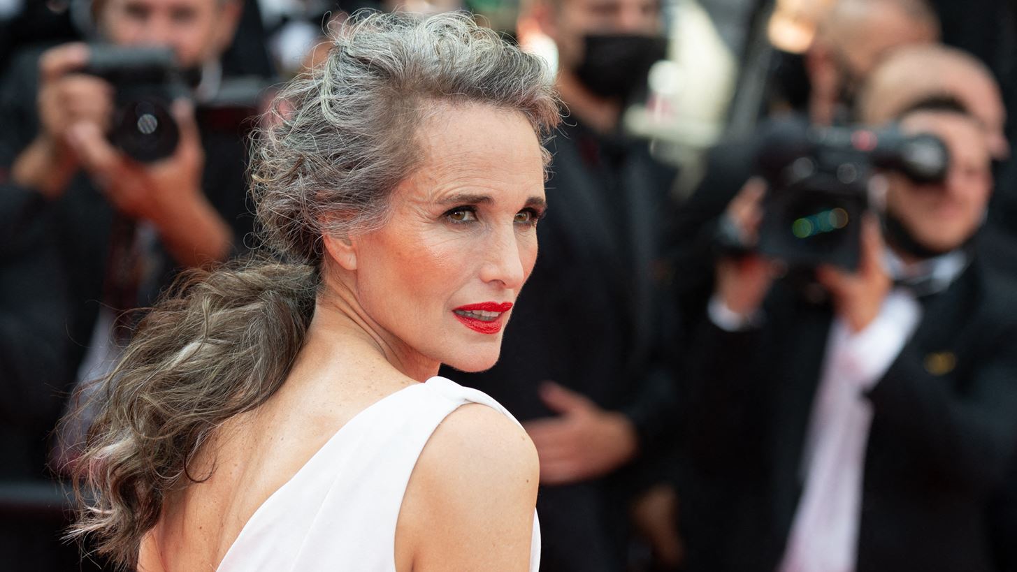 H Andie MacDowell &#x3BA;&#x3B1;&#x3B9; &#x3C4;&#x3B1; &#x3B3;&#x3BA;&#x3C1;&#x3AF;&#x3B6;&#x3B1; &#x3C4;&#x3B7;&#x3C2; &#x3BC;&#x3B1;&#x3BB;&#x3BB;&#x3B9;&#x3AC; &#x3C3;&#x3BA;&#x3BF;&#x3C0;&#x3CC; &#x3AD;&#x3C7;&#x3BF;&#x3C5;&#x3BD; &#x3BD;&#x3B1; &#x3B1;&#x3C0;&#x3B5;&#x3BB;&#x3B5;&#x3C5;&#x3B8;&#x3B5;&#x3C1;&#x3CE;&#x3C3;&#x3BF;&#x3C5;&#x3BD; &#x3CC;&#x3BB;&#x3B5;&#x3C2; &#x3C4;&#x3B9;&#x3C2; &#x3B3;&#x3C5;&#x3BD;&#x3B1;&#x3AF;&#x3BA;&#x3B5;&#x3C2; &#x3B1;&#x3C0;&#x3CC; &#x3C4;&#x3BF;&#x3BD; &#x3C6;&#x3CC;&#x3B2;&#x3BF; &#x3C4;&#x3B7;&#x3C2; &#x3B3;&#x3AE;&#x3C1;&#x3B1;&#x3BD;&#x3C3;&#x3B7;&#x3C2;