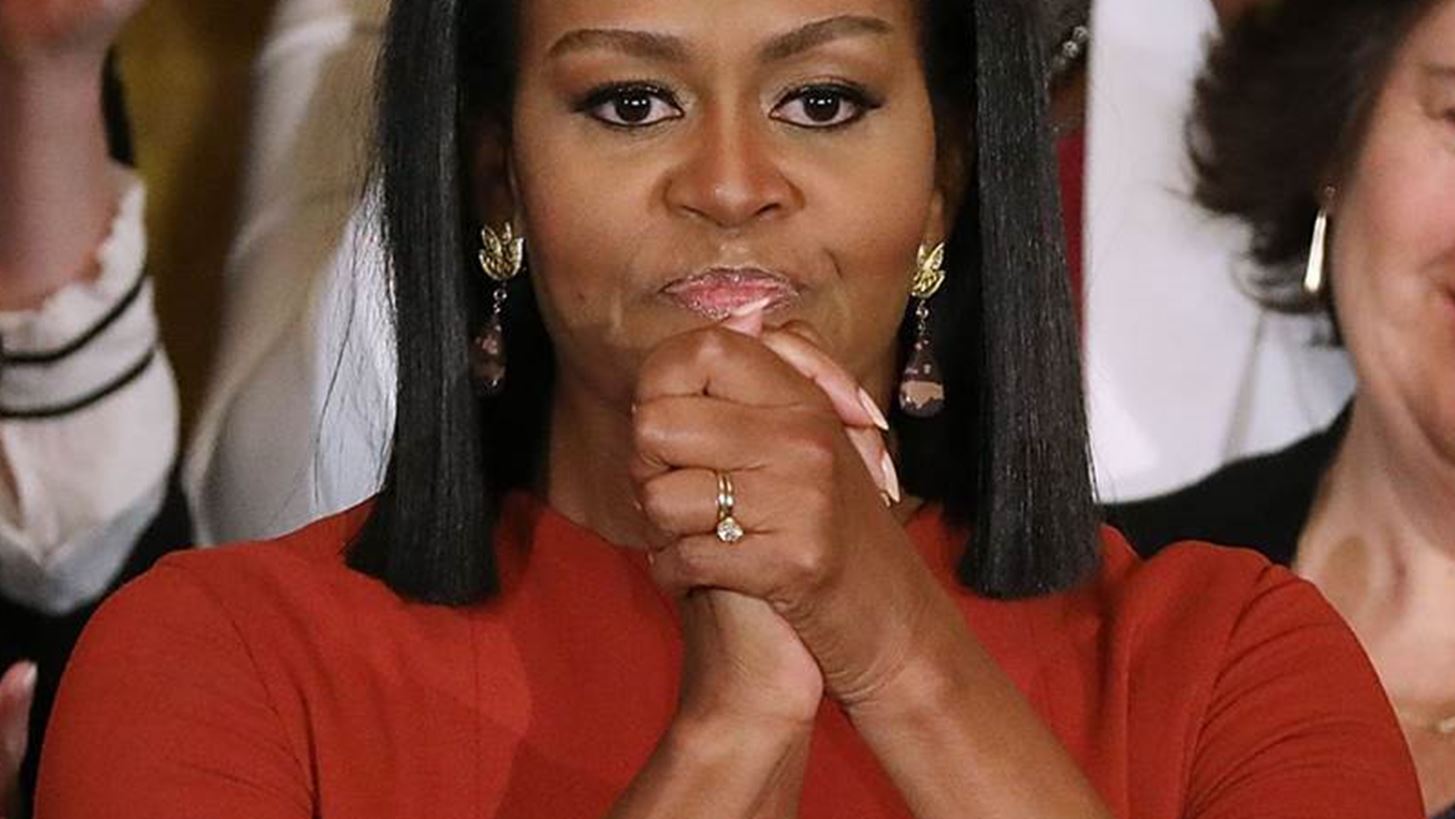 Michelle Obama: &#x39C;&#x3B5; &#x3C4;&#x3C1;&#x3B5;&#x3BC;&#x3AC;&#x3BC;&#x3B5;&#x3BD;&#x3B7; &#x3C6;&#x3C9;&#x3BD;&#x3AE; &#x3B1;&#x3C0;&#x3BF;&#x3C7;&#x3B1;&#x3B9;&#x3C1;&#x3AD;&#x3C4;&#x3B7;&#x3C3;&#x3B5; &#x3C4;&#x3BF; &#x39B;&#x3B5;&#x3C5;&#x3BA;&#x3CC; &#x39F;&#x3AF;&#x3BA;&#x3BF; (video)