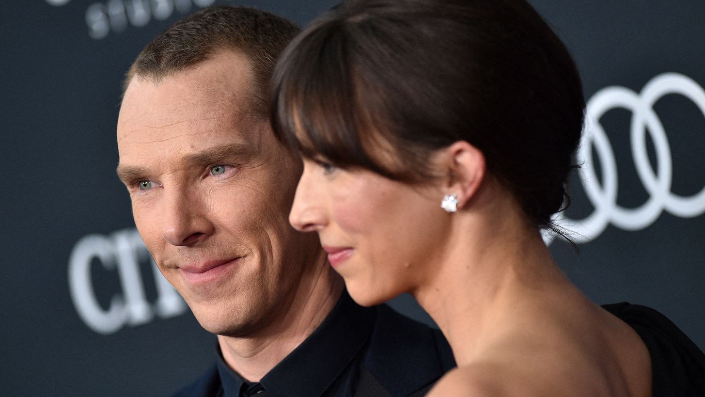 Benedict Cumberbatch | &#x386;&#x3BD;&#x3B4;&#x3C1;&#x3B1;&#x3C2; &#x3BC;&#x3B5; &#x3BC;&#x3B1;&#x3C7;&#x3B1;&#x3AF;&#x3C1;&#x3B9; &#x3B4;&#x3B9;&#x3AD;&#x3C1;&#x3C1;&#x3B7;&#x3BE;&#x3B5; &#x3C4;&#x3BF; &#x3C3;&#x3C0;&#x3AF;&#x3C4;&#x3B9; &#x3C4;&#x3BF;&#x3C5; &#x3B7;&#x3B8;&#x3BF;&#x3C0;&#x3BF;&#x3B9;&#x3BF;&#x3CD; &#x3BA;&#x3B1;&#x3B9; &#x3B1;&#x3C0;&#x3B5;&#x3AF;&#x3BB;&#x3B7;&#x3C3;&#x3B5; &#x3C4;&#x3BF;&#x3BD; &#x3AF;&#x3B4;&#x3B9;&#x3BF; &#x3BA;&#x3B1;&#x3B9; &#x3C4;&#x3B7;&#x3BD; &#x3BF;&#x3B9;&#x3BA;&#x3BF;&#x3B3;&#x3AD;&#x3BD;&#x3B5;&#x3B9;&#x3AC; &#x3C4;&#x3BF;&#x3C5;