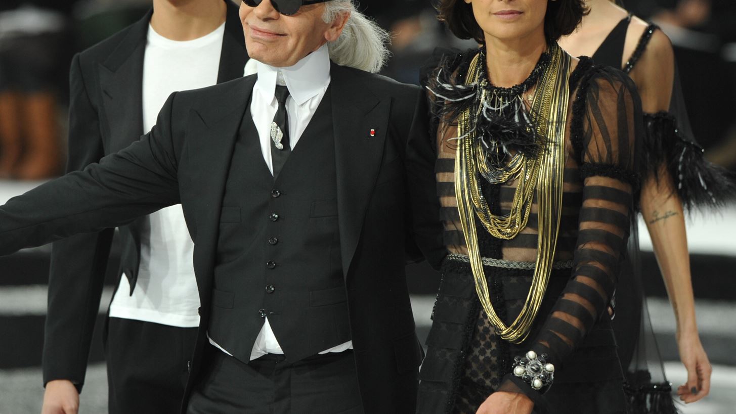 &quot;Karl for ever&quot;: &#x39C;&#x3AF;&#x3B1; &#x3B5;&#x3BA;&#x3B4;&#x3AE;&#x3BB;&#x3C9;&#x3C3;&#x3B7; - &#x3C6;&#x3CC;&#x3C1;&#x3BF;&#x3C2; &#x3C4;&#x3B9;&#x3BC;&#x3AE;&#x3C2; &#x3C3;&#x3C4;&#x3BF;&#x3BD; &#x3B5;&#x3BC;&#x3B2;&#x3BB;&#x3B7;&#x3BC;&#x3B1;&#x3C4;&#x3B9;&#x3BA;&#x3CC; &#x3C3;&#x3C7;&#x3B5;&#x3B4;&#x3B9;&#x3B1;&#x3C3;&#x3C4;&#x3AE;