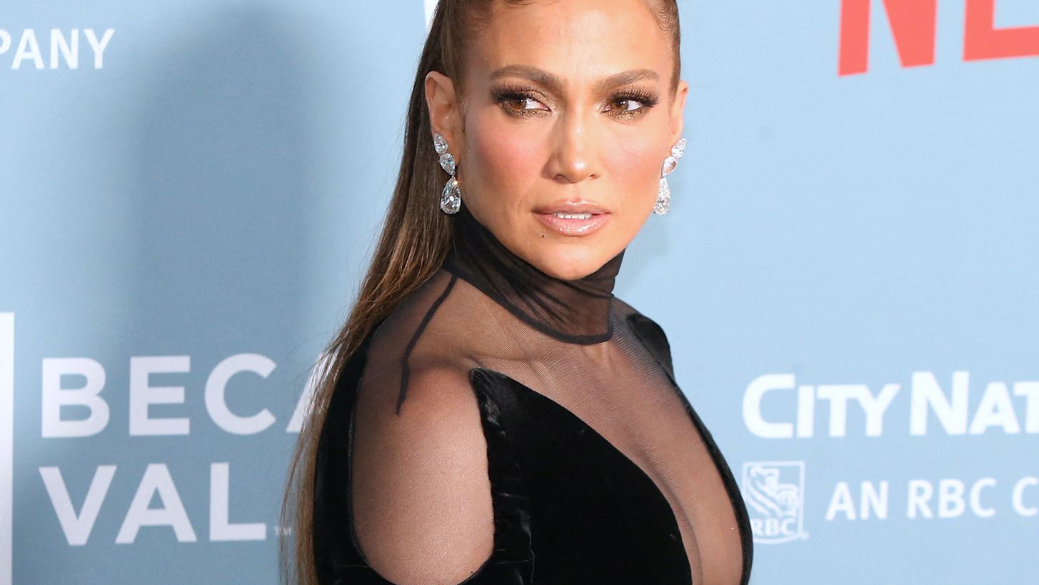 Jennifer Lopez | &#x397; &#x3C0;&#x3BF;&#x3BB;&#x3CD;&#x3C4;&#x3B9;&#x3BC;&#x3B7; &#x3C3;&#x3C5;&#x3BC;&#x3B2;&#x3BF;&#x3C5;&#x3BB;&#x3AE; &#x3C0;&#x3BF;&#x3C5; &#x3AD;&#x3C7;&#x3B5;&#x3B9; &#x3B4;&#x3CE;&#x3C3;&#x3B5;&#x3B9; &#x3C3;&#x3C4;&#x3B1; &#x3C0;&#x3B1;&#x3B9;&#x3B4;&#x3B9;&#x3AC; &#x3C4;&#x3B7;&#x3C2;