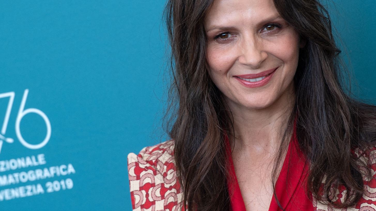 &#x397; &#x3C5;&#x3C0;&#x3AD;&#x3C1;&#x3BF;&#x3C7;&#x3B7; &#x3C6;&#x3C9;&#x3C4;&#x3BF;&#x3B3;&#x3C1;&#x3B1;&#x3C6;&#x3AF;&#x3B1; &#x3C4;&#x3B7;&#x3C2; Juliette Binoche &#x3C3;&#x3B5; &#x3B7;&#x3BB;&#x3B9;&#x3BA;&#x3AF;&#x3B1; 19 &#x3B5;&#x3C4;&#x3CE;&#x3BD;