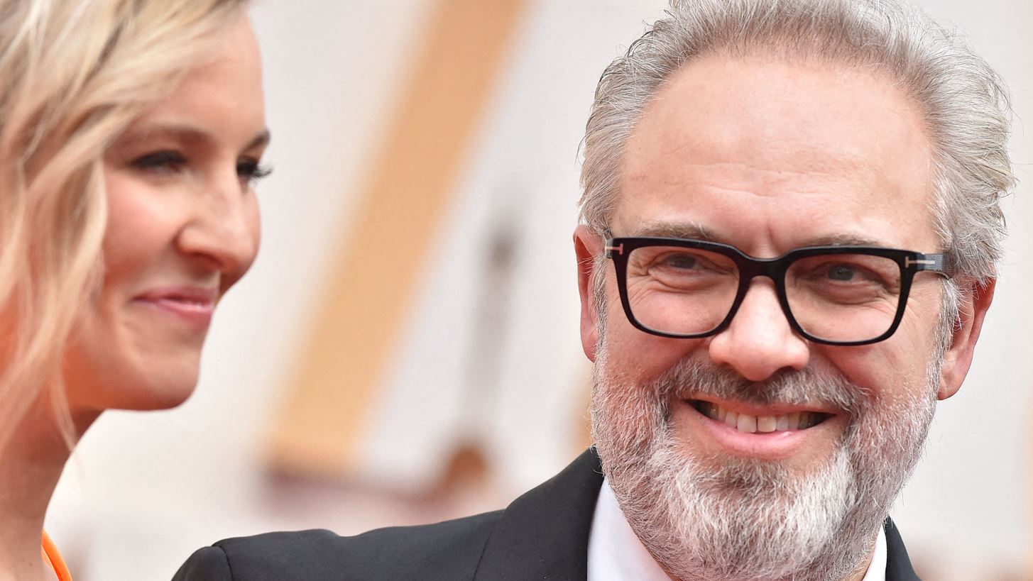 &#x39F; Sam Mendes &#x3B5;&#x3C0;&#x3B9;&#x3C4;&#x3AF;&#x3B8;&#x3B5;&#x3C4;&#x3B1;&#x3B9; &#x3C3;&#x3C4;&#x3B9;&#x3C2; &#x3C5;&#x3C0;&#x3B7;&#x3C1;&#x3B5;&#x3C3;&#x3AF;&#x3B5;&#x3C2; streaming