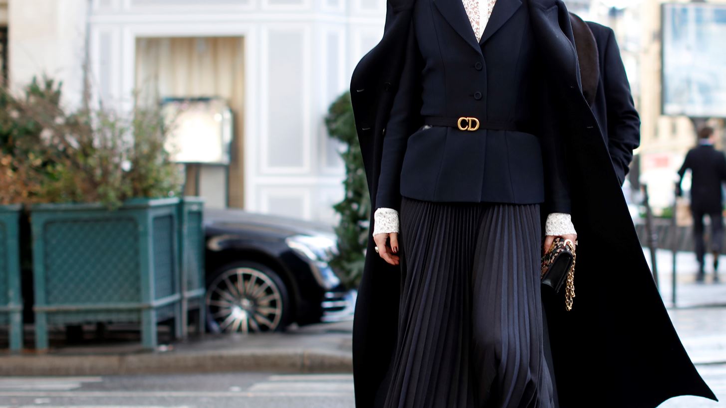 Karl x Olivia: &#x397; Olivia Palermo &#x3C3;&#x3C5;&#x3BD;&#x3B5;&#x3C1;&#x3B3;&#x3AC;&#x3B6;&#x3B5;&#x3C4;&#x3B1;&#x3B9; &#x3BC;&#x3B5; &#x3C4;&#x3BF;&#x3BD; Karl Lagerfeld