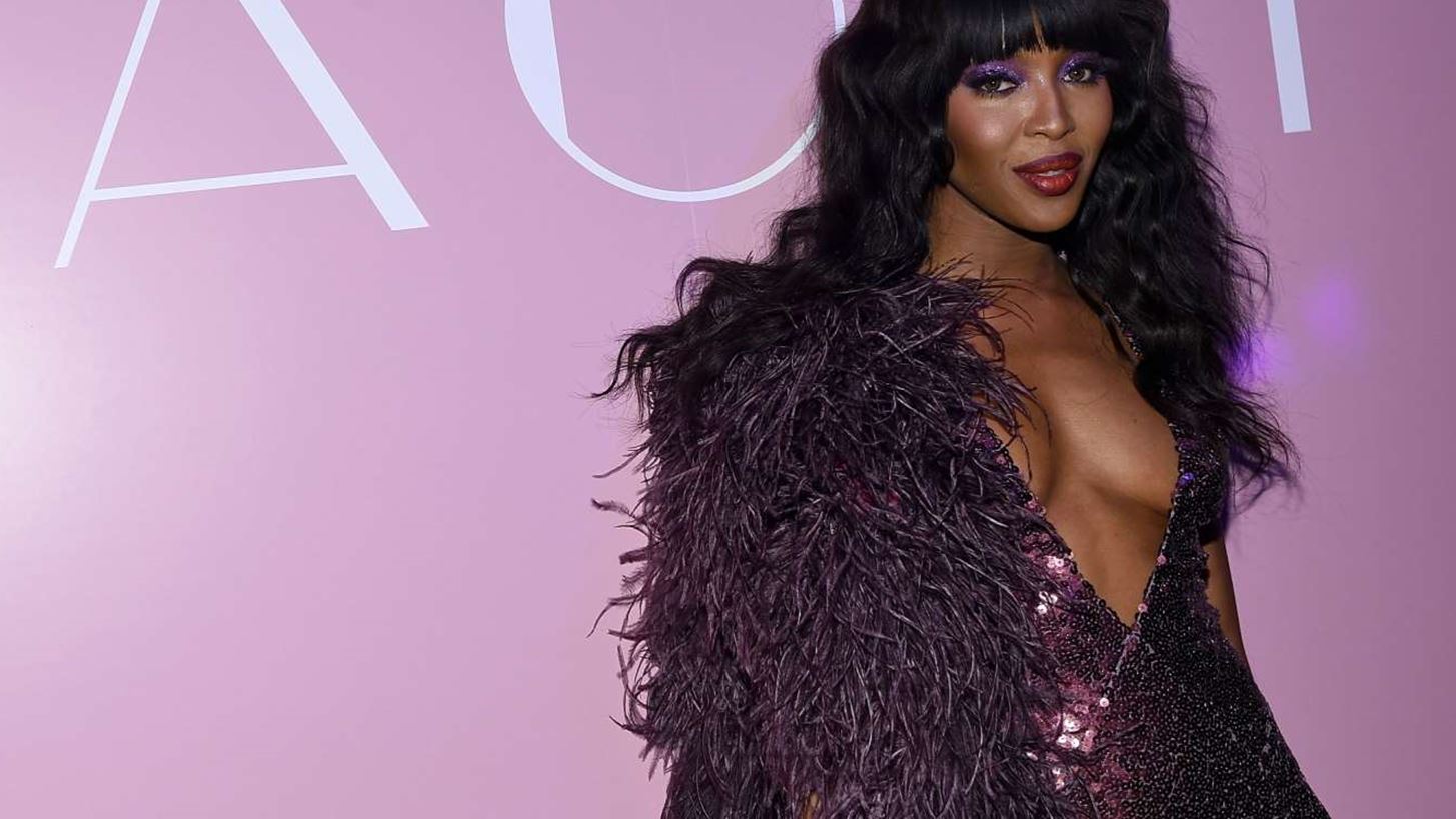 Naomi Campbell, &#x3B7; &#x3BC;&#x3B1;&#x3CD;&#x3C1;&#x3B7; &#x3B3;&#x3B1;&#x3B6;&#x3AD;&#x3BB;&#x3B1;