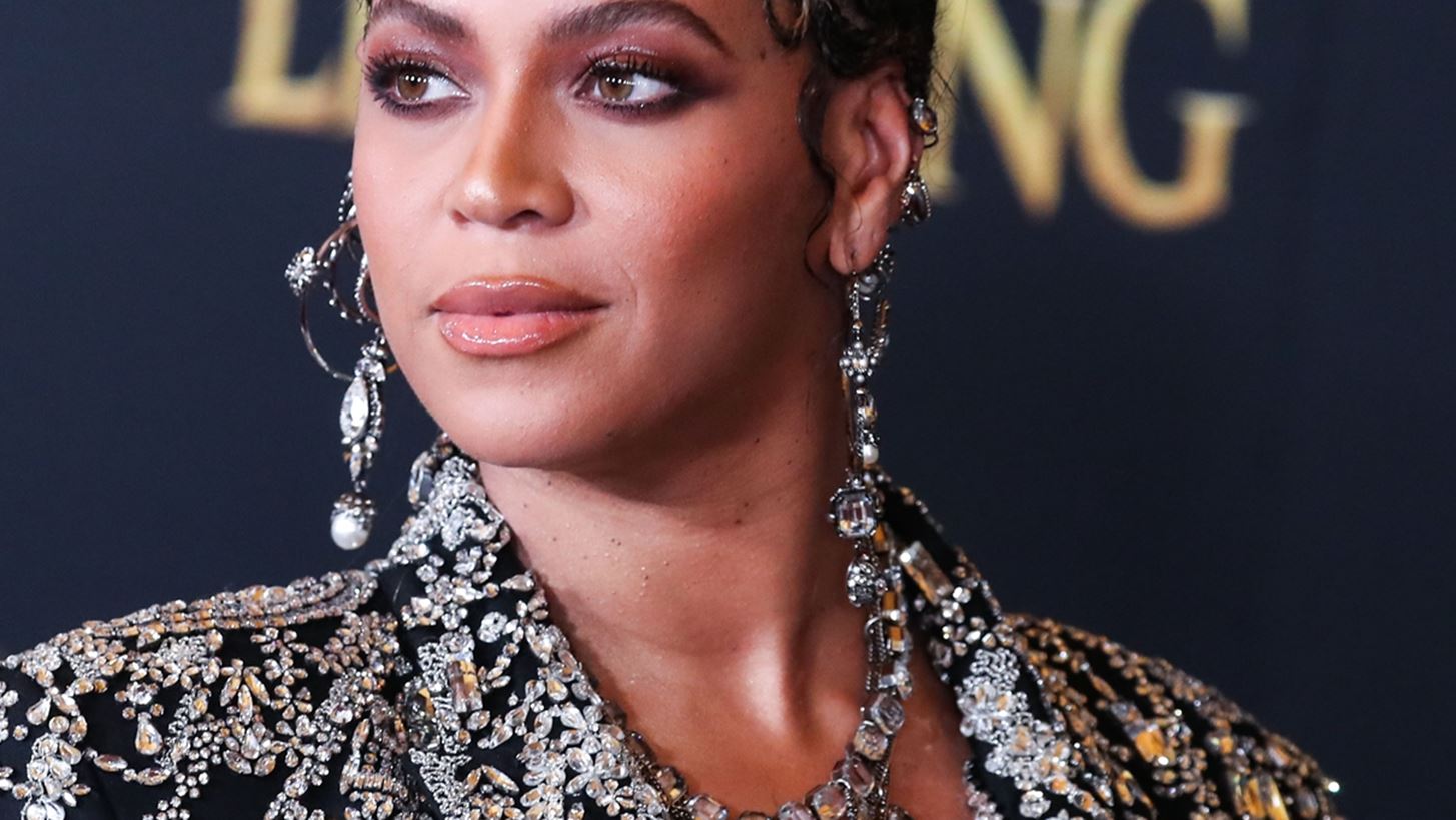 Beyonc&#xE9; | &#x3A4;&#x3BF; &#x3B5;&#x3BD;&#x3C4;&#x3C5;&#x3C0;&#x3C9;&#x3C3;&#x3B9;&#x3B1;&#x3BA;&#x3CC; &#x3C6;&#x3CC;&#x3C1;&#x3B5;&#x3BC;&#x3AC; &#x3C4;&#x3B7;&#x3C2; &#x3C0;&#x3BF;&#x3C5; &#x3BA;&#x3B1;&#x3C4;&#x3B1;&#x3C3;&#x3BA;&#x3B5;&#x3C5;&#x3AC;&#x3C3;&#x3C4;&#x3B7;&#x3BA;&#x3B5; &#x3C3;&#x3C4;&#x3BF; &#x39A;&#x3AF;&#x3B5;&#x3B2;&#x3BF; &#x3C4;&#x3B7;&#x3C2; &#x39F;&#x3C5;&#x3BA;&#x3C1;&#x3B1;&#x3BD;&#x3AF;&#x3B1;&#x3C2; &#x3B5;&#x3BD;&#x3CE; &#x3AD;&#x3C0;&#x3B5;&#x3C6;&#x3C4;&#x3B1;&#x3BD; &#x3B2;&#x3CC;&#x3BC;&#x3B2;&#x3B5;&#x3C2;