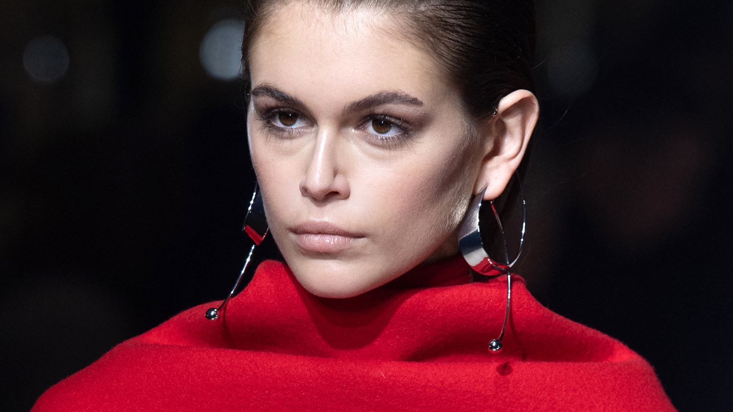 &#x3A4;&#x3BF; &#x3BD;&#x3AD;&#x3BF; &#x3C7;&#x3CC;&#x3BC;&#x3C0;&#x3B9; &#x3C4;&#x3B7;&#x3C2; Kaia Gerber &#x3C3;&#x3C4;&#x3B7;&#x3BD; &#x3BA;&#x3B1;&#x3C1;&#x3B1;&#x3BD;&#x3C4;&#x3AF;&#x3BD;&#x3B1;