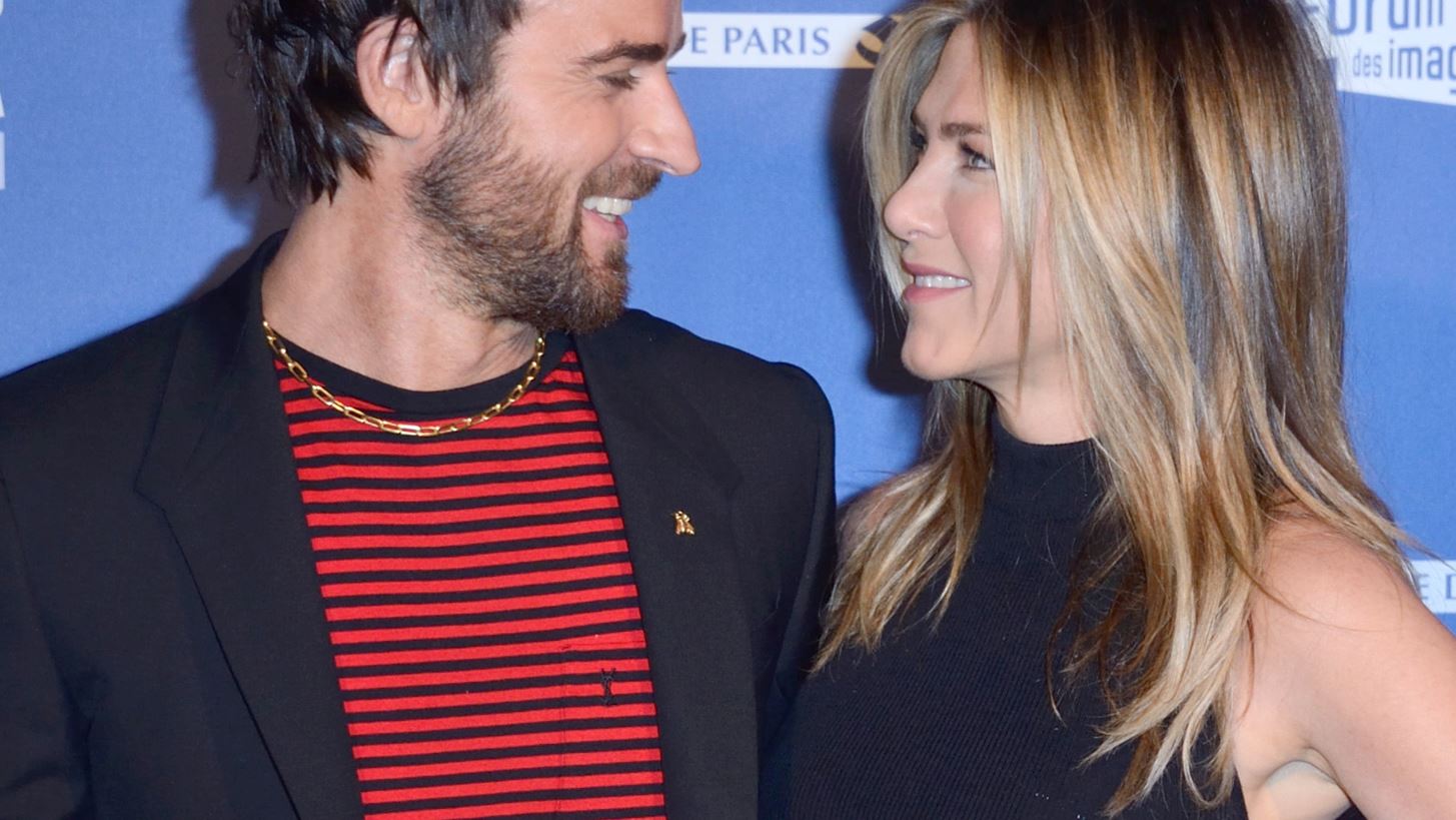 Jennifer Aniston | &#x397; &#x3B1;&#x3C0;&#x3AC;&#x3BD;&#x3C4;&#x3B7;&#x3C3;&#x3B7; &#x3C4;&#x3BF;&#x3C5; Justin Theroux &#x3BC;&#x3B5;&#x3C4;&#x3AC; &#x3C4;&#x3B9;&#x3C2; &#x3B1;&#x3C0;&#x3BF;&#x3BA;&#x3B1;&#x3BB;&#x3CD;&#x3C8;&#x3B5;&#x3B9;&#x3C2; &#x3C4;&#x3B7;&#x3C2; &#x3B3;&#x3B9;&#x3B1; &#x3C4;&#x3B9;&#x3C2; &#x3C0;&#x3C1;&#x3BF;&#x3C3;&#x3C0;&#x3AC;&#x3B8;&#x3B5;&#x3B9;&#x3B5;&#x3C2; &#x3BD;&#x3B1; &#x3BA;&#x3AC;&#x3BD;&#x3B5;&#x3B9; &#x3C0;&#x3B1;&#x3B9;&#x3B4;&#x3AF;