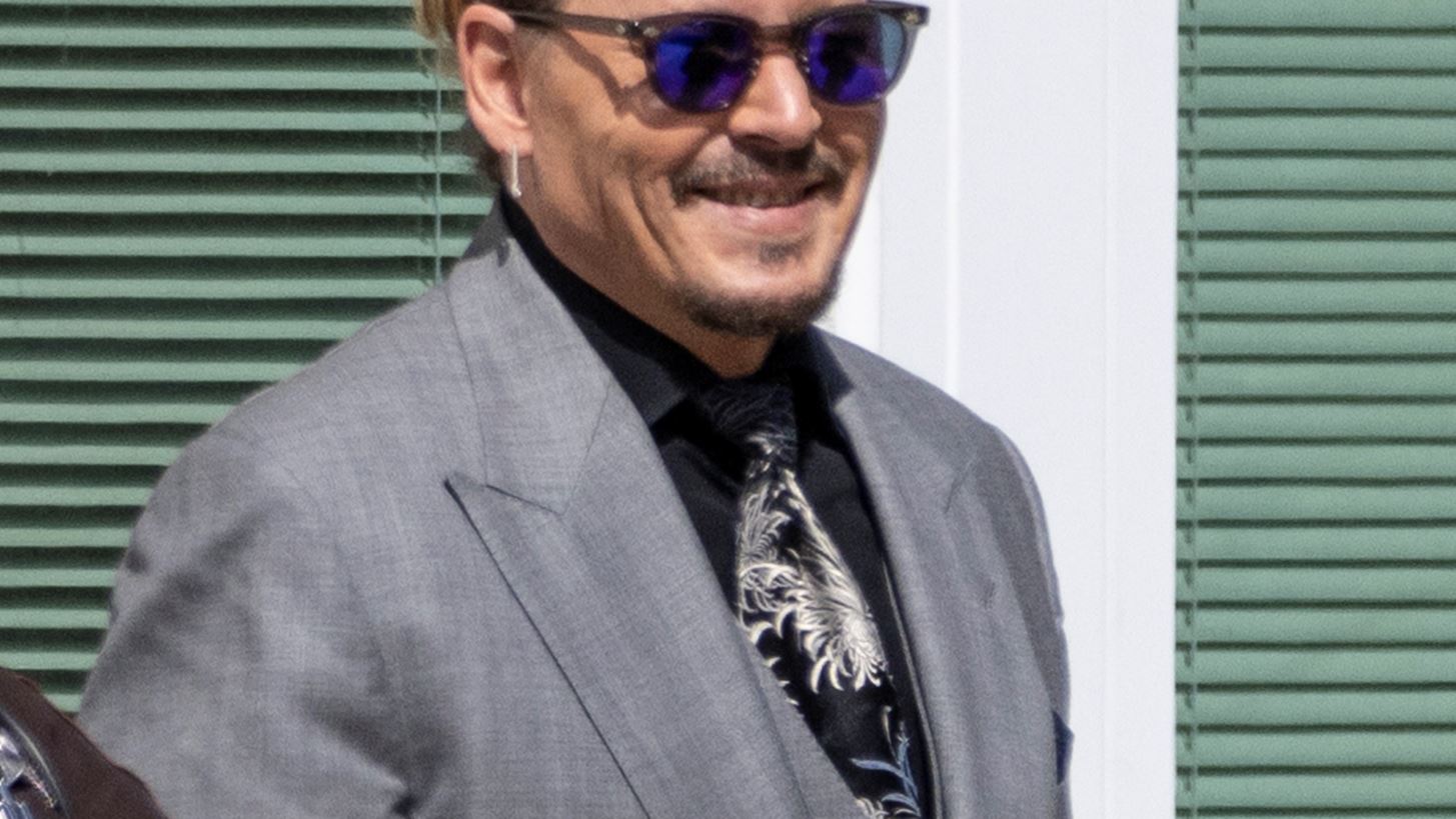 Johnny Depp | &#x397; &#x3BD;&#x3AD;&#x3B1; &#x3C4;&#x3BF;&#x3C5; &#x3C3;&#x3CD;&#x3BD;&#x3C4;&#x3C1;&#x3BF;&#x3C6;&#x3BF;&#x3C2; &#x3B5;&#x3AF;&#x3BD;&#x3B1;&#x3B9; &#x3B4;&#x3B9;&#x3BA;&#x3B7;&#x3B3;&#x3CC;&#x3C1;&#x3BF;&#x3C2; &#x3BA;&#x3B1;&#x3B9; &#x3CC;&#x3C7;&#x3B9; &#x3B4;&#x3B5;&#x3BD; &#x3B5;&#x3AF;&#x3BD;&#x3B1;&#x3B9; &#x3B7; Camille Vasquez