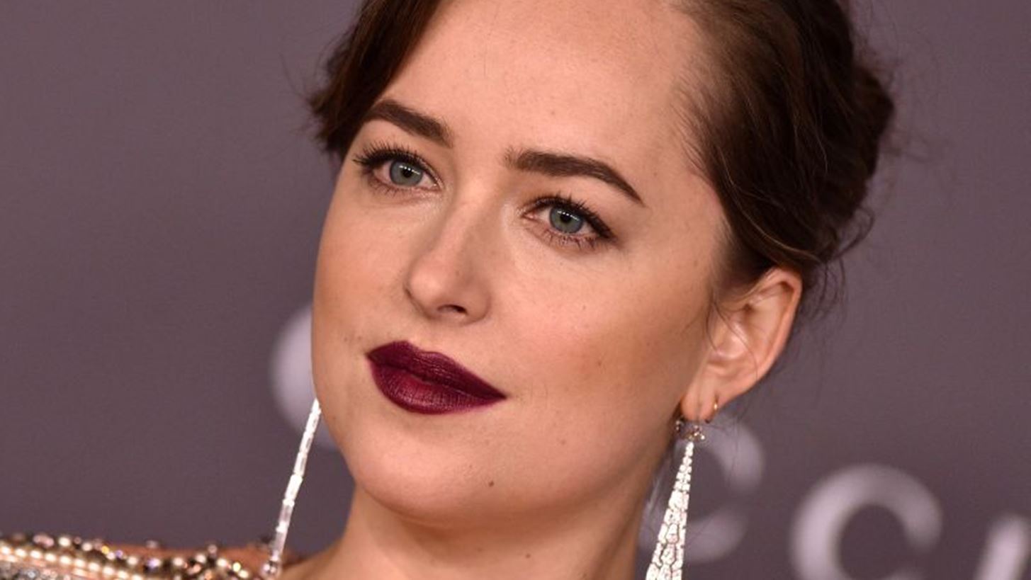 &#x397; Dakota Johnson &#x3B1;&#x3C0;&#x3BF;&#x3B4;&#x3B5;&#x3B9;&#x3BA;&#x3BD;&#x3CD;&#x3B5;&#x3B9; &#x3CC;&#x3C4;&#x3B9; &#x3B1;&#x3C5;&#x3C4;&#x3CC; &#x3B5;&#x3AF;&#x3BD;&#x3B1;&#x3B9; &#x3C4;&#x3BF; brand &#x3C0;&#x3BF;&#x3C5; &#x3B8;&#x3B1; &#x3BA;&#x3C5;&#x3C1;&#x3B9;&#x3B1;&#x3C1;&#x3C7;&#x3AE;&#x3C3;&#x3B5;&#x3B9; &#x3C4;&#x3BF; 2018!