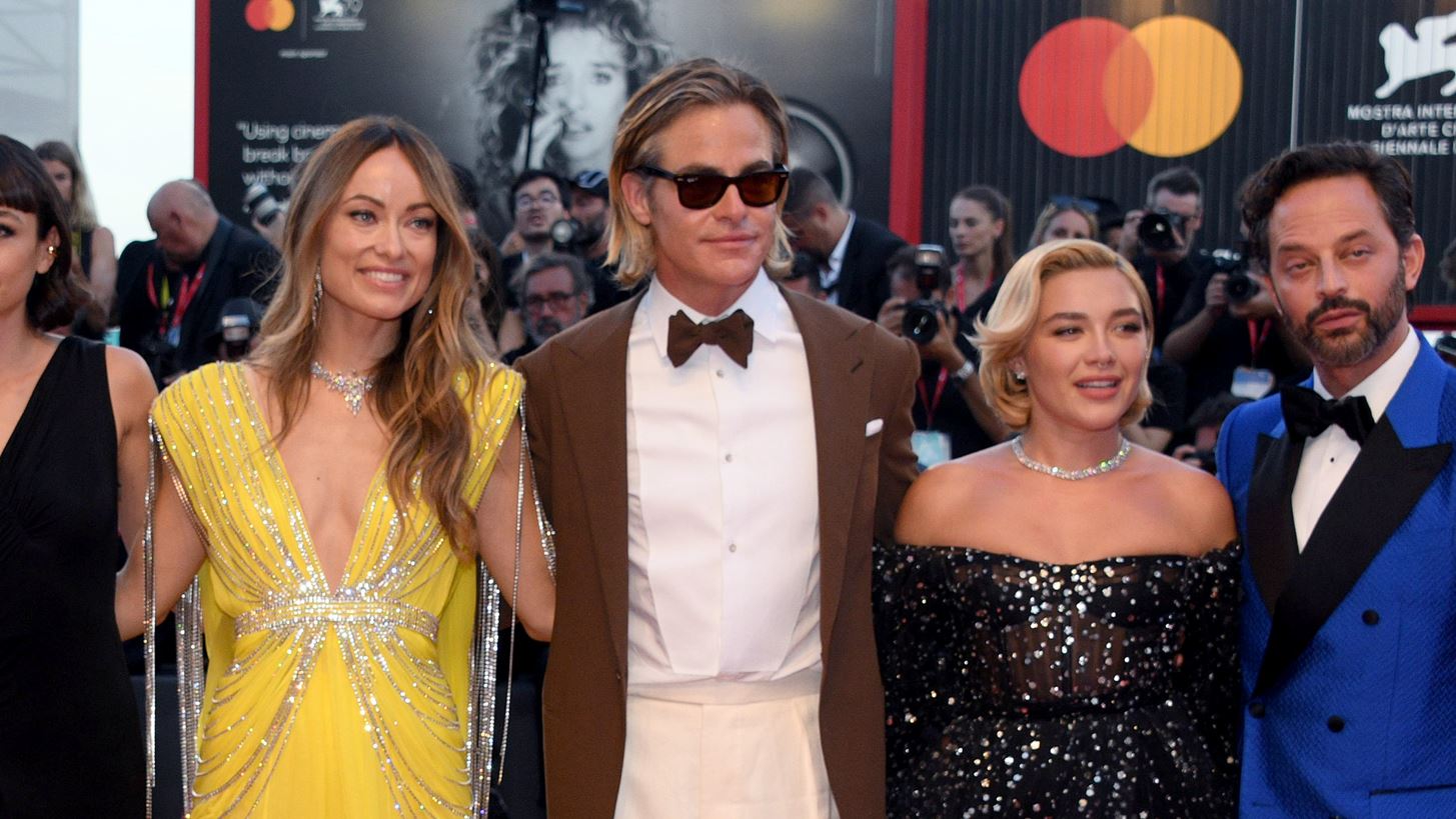 &#x397; Florence Pugh &#x3AD;&#x3C3;&#x3C0;&#x3B1;&#x3C3;&#x3B5; &#x3B5;&#x3C0;&#x3B9;&#x3C4;&#x3AD;&#x3BB;&#x3BF;&#x3C5;&#x3C2; &#x3C4;&#x3B7; &#x3C3;&#x3B9;&#x3C9;&#x3C0;&#x3AE; &#x3C4;&#x3B7;&#x3C2; &#x3B3;&#x3B9;&#x3B1; &#x3C4;&#x3B7; &#x3C3;&#x3C5;&#x3BC;&#x3BC;&#x3B5;&#x3C4;&#x3BF;&#x3C7;&#x3AE; &#x3C4;&#x3B7;&#x3C2; &#x3C3;&#x3C4;&#x3B7;&#x3BD; &#x3C4;&#x3B1;&#x3B9;&#x3BD;&#x3AF;&#x3B1; &quot;Don&#x27;t Worry Darling&quot;
