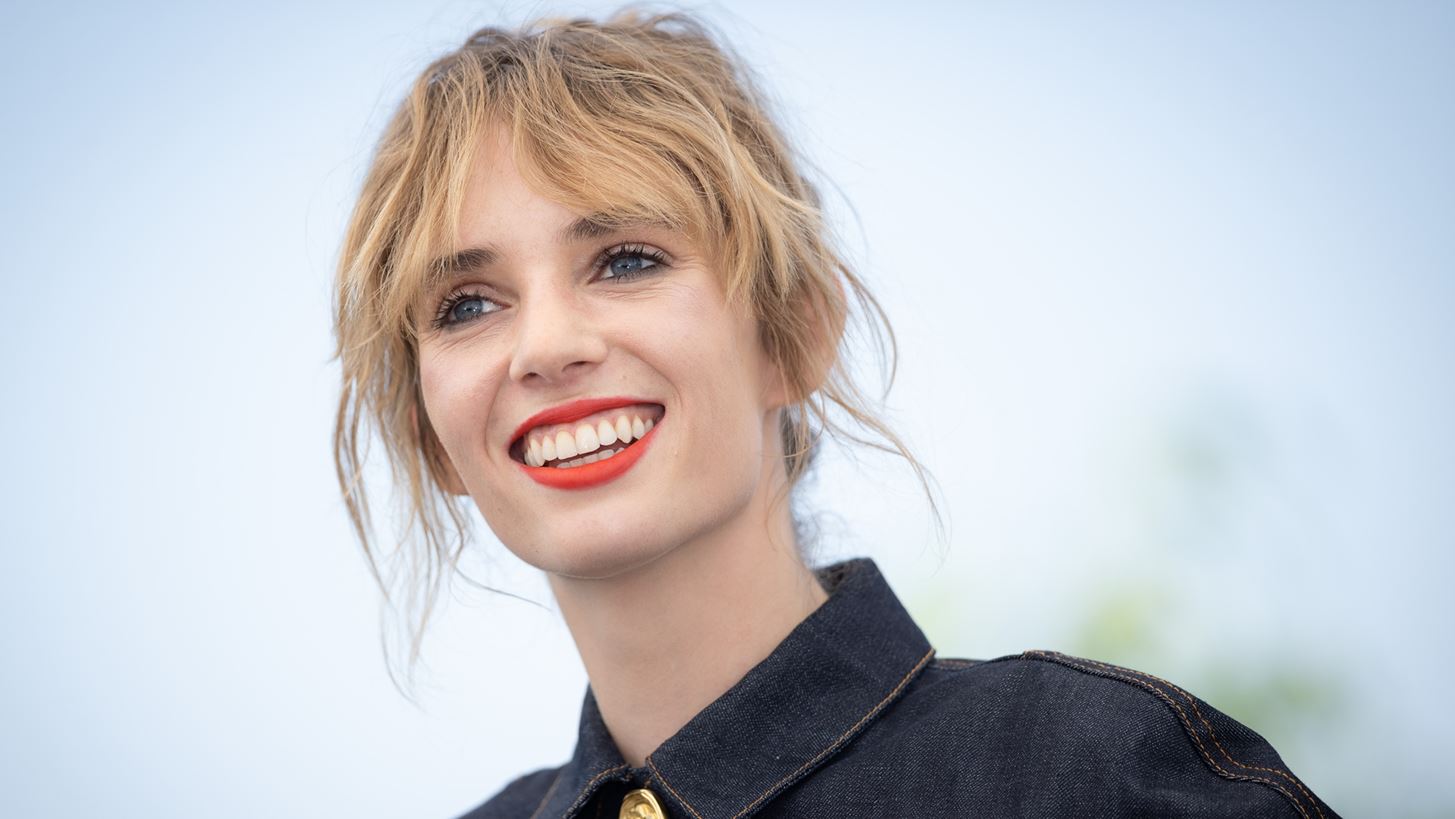 &#x3A6;&#x3B5;&#x3C3;&#x3C4;&#x3B9;&#x3B2;&#x3AC;&#x3BB; &#x39A;&#x3B1;&#x3BD;&#x3BD;&#x3CE;&#x3BD; | &#x397; Maya Hawke &#x3C7;&#x3BF;&#x3C1;&#x3B5;&#x3CD;&#x3B5;&#x3B9; &#x3C3;&#x3C4;&#x3BF; &#x3BA;&#x3CC;&#x3BA;&#x3BA;&#x3B9;&#x3BD;&#x3BF; &#x3C7;&#x3B1;&#x3BB;&#x3AF; &#x3BA;&#x3B1;&#x3B9; &#x3B3;&#x3AF;&#x3BD;&#x3B5;&#x3C4;&#x3B1;&#x3B9; viral