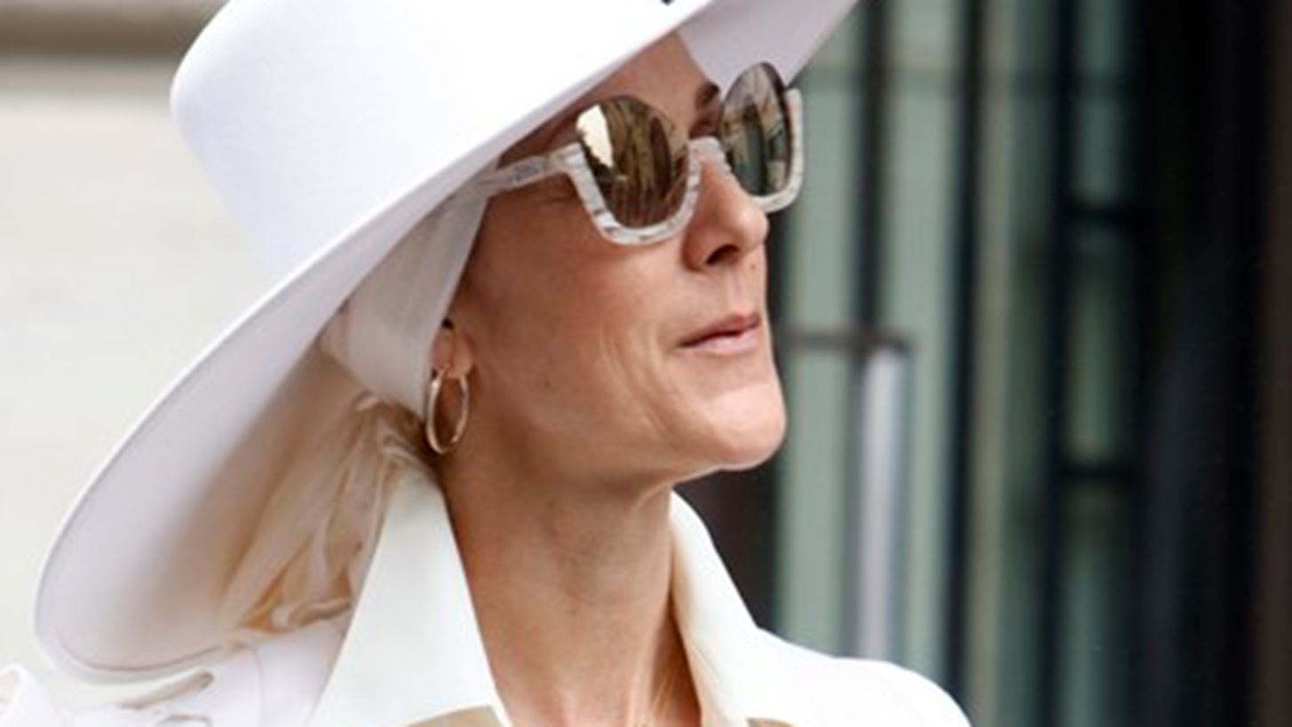 H &#x3C3;&#x3C5;&#x3B3;&#x3BA;&#x3B9;&#x3BD;&#x3B7;&#x3C4;&#x3B9;&#x3BA;&#x3AE; &#x3B5;&#x3BC;&#x3C6;&#x3AC;&#x3BD;&#x3B9;&#x3C3;&#x3B7; &#x3C4;&#x3B7;&#x3C2; Celine Dion &#x3C3;&#x3C4;&#x3B7;&#x3BD; &#x3C3;&#x3BA;&#x3B7;&#x3BD;&#x3AE; &#x3BA;&#x3B1;&#x3B9; &#x3B7; &#x3B1;&#x3C6;&#x3B9;&#x3AD;&#x3C1;&#x3C9;&#x3C3;&#x3B7; &#x3C3;&#x3C4;&#x3BF;&#x3BD; &#x3AC;&#x3BD;&#x3C4;&#x3C1;&#x3B1; &#x3C4;&#x3B7;&#x3C2;