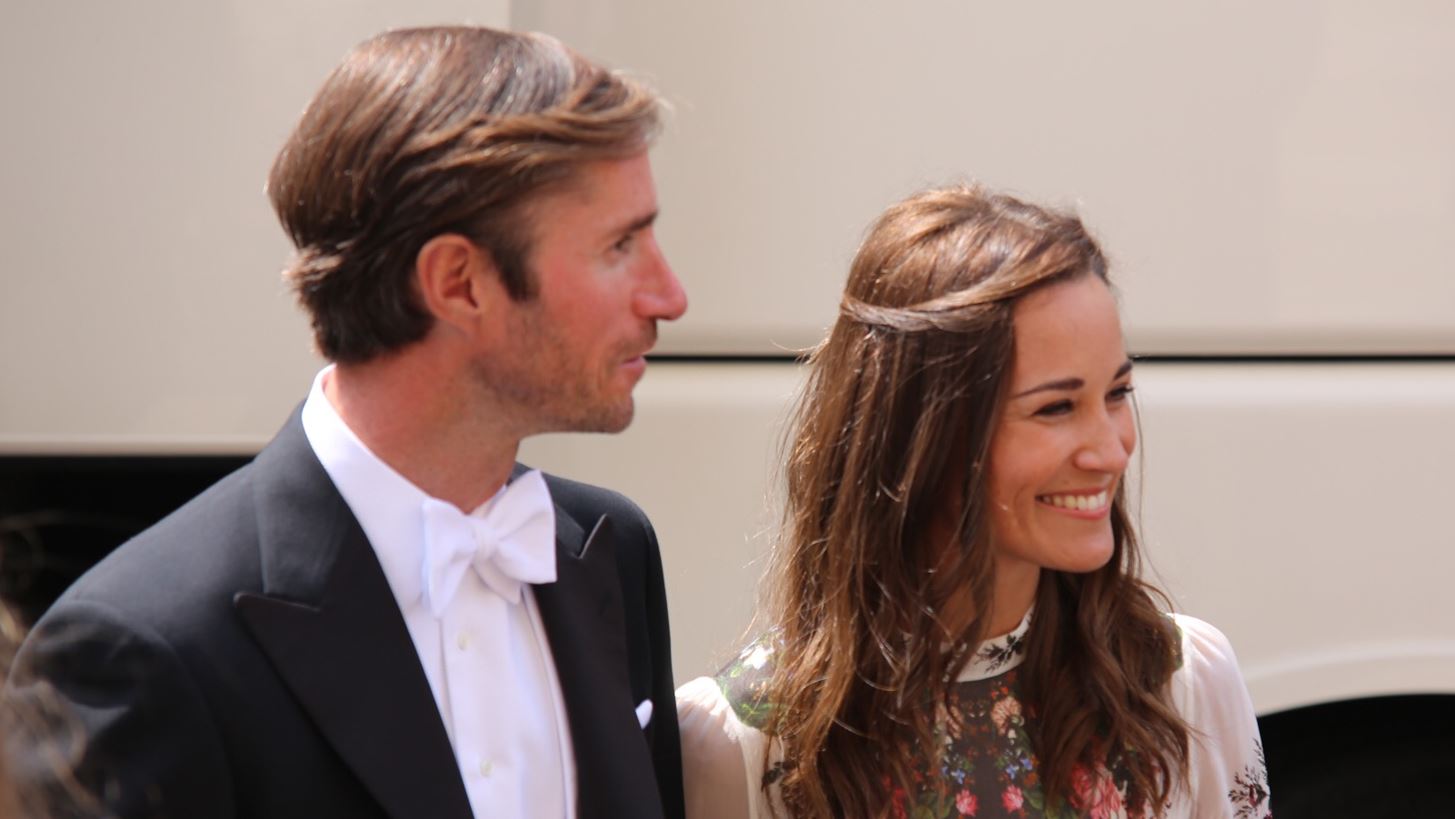 Pippa Middleton - James Matthews: &#x397; &#x3C0;&#x3C1;&#x3CE;&#x3C4;&#x3B7; &#x3B5;&#x3C0;&#x3AF;&#x3C3;&#x3B7;&#x3BC;&#x3B7; &#x3B5;&#x3BC;&#x3C6;&#x3AC;&#x3BD;&#x3B9;&#x3C3;&#x3AE; &#x3C4;&#x3BF;&#x3C5;&#x3C2; &#x3BC;&#x3B5;&#x3C4;&#x3AC; &#x3C4;&#x3BF;&#x3BD; &#x3B3;&#x3AC;&#x3BC;&#x3BF; &#x3C4;&#x3BF;&#x3C5;&#x3C2;