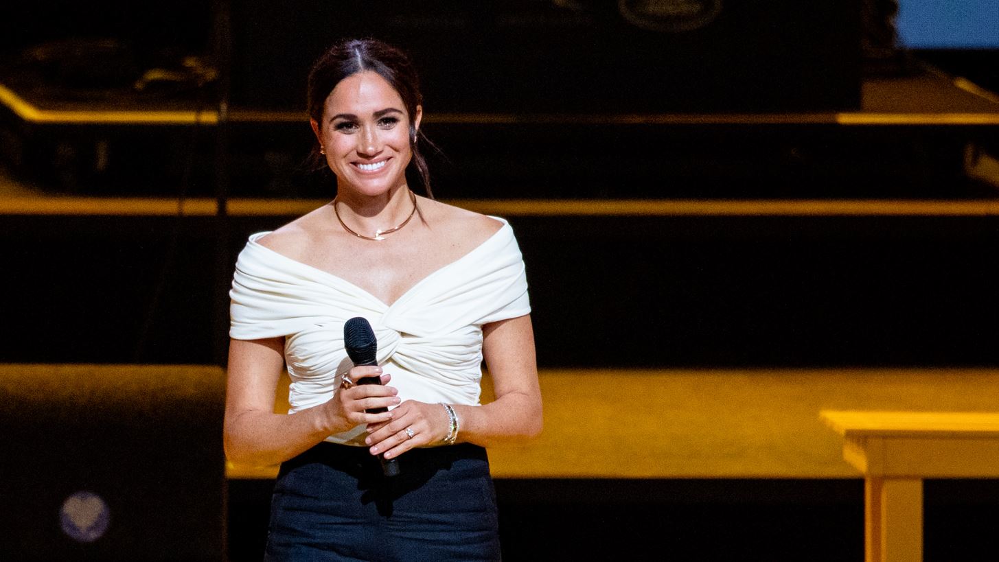 Meghan Markle | &#x39F;&#x3B9; &#x3B1;&#x3C0;&#x3AF;&#x3C3;&#x3C4;&#x3B5;&#x3C5;&#x3C4;&#x3B5;&#x3C2; &#x3B1;&#x3C0;&#x3BF;&#x3BA;&#x3B1;&#x3BB;&#x3CD;&#x3C8;&#x3B5;&#x3B9;&#x3C2; &#x3B1;&#x3C0;&#x3CC; &#x3C4;&#x3BF; &#x3C0;&#x3C1;&#x3CE;&#x3C4;&#x3BF; &#x3B5;&#x3C0;&#x3B5;&#x3B9;&#x3C3;&#x3CC;&#x3B4;&#x3B9;&#x3BF; &#x3C4;&#x3BF;&#x3C5; podcast &#x3C4;&#x3B7;&#x3C2;