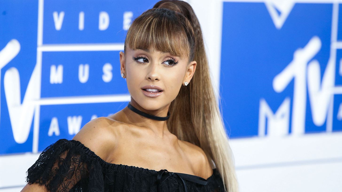 Ariana Grande | &#x397; &#x3C0;&#x3C1;&#x3CE;&#x3C4;&#x3B7; &#x3C4;&#x3B7;&#x3C2; &#x3B4;&#x3B7;&#x3BC;&#x3CC;&#x3C3;&#x3B9;&#x3B1; &#x3B5;&#x3BC;&#x3C6;&#x3AC;&#x3BD;&#x3B9;&#x3C3;&#x3B7; &#x3CD;&#x3C3;&#x3C4;&#x3B5;&#x3C1;&#x3B1; &#x3B1;&#x3C0;&#x3CC; &#x3C4;&#x3BF; &#x3B3;&#x3AC;&#x3BC;&#x3BF; &#x3C4;&#x3B7;&#x3C2;