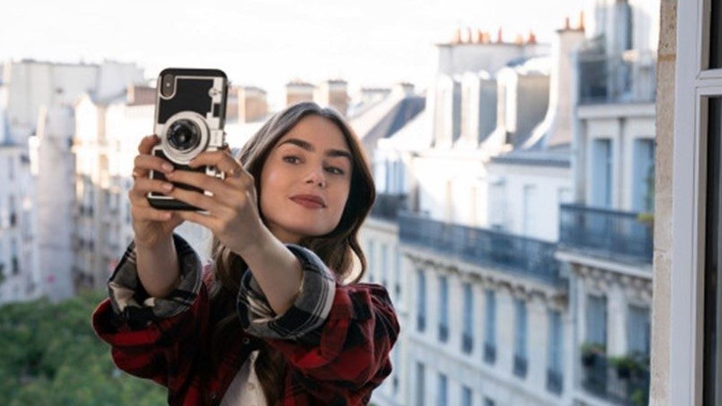 Emily in Paris 2 | Το νέο love interest που θα μπερδέψει τη ζωή της Αμερικανίδας influencer