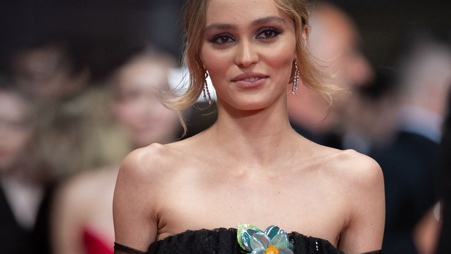 Lily - Rose Depp | &#x39C;&#x3B5; vintage Chanel &#x3C6;&#x3CC;&#x3C1;&#x3B5;&#x3BC;&#x3B1; &#x3C3;&#x3C4;&#x3BF; &#x3BA;&#x3CC;&#x3BA;&#x3BA;&#x3B9;&#x3BD;&#x3BF; &#x3C7;&#x3B1;&#x3BB;&#x3AF; &#x3C4;&#x3BF;&#x3C5; &#x3A6;&#x3B5;&#x3C3;&#x3C4;&#x3B9;&#x3B2;&#x3AC;&#x3BB; &#x39A;&#x3B1;&#x3BD;&#x3BD;&#x3CE;&#x3BD;