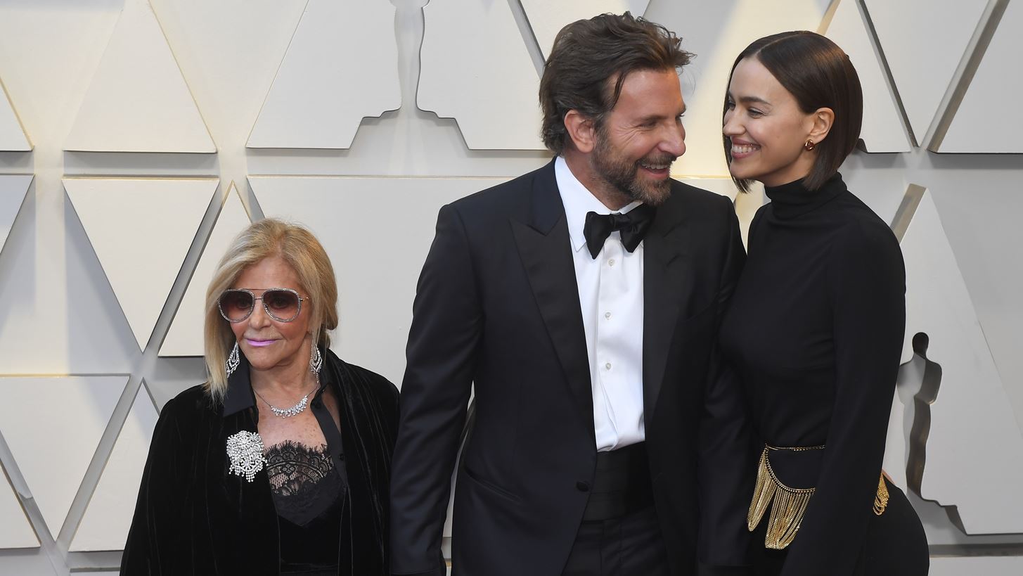 &#x397; &#x3BC;&#x3B7;&#x3C4;&#x3AD;&#x3C1;&#x3B1; &#x3C4;&#x3BF;&#x3C5; Bradley Cooper &#x3C4;&#x3BF;&#x3BD; &#x3C4;&#x3C1;&#x3BF;&#x3BB;&#x3AC;&#x3C1;&#x3B5;&#x3B9; &#x3C3;&#x3C4;&#x3B7;&#x3BD; &#x3C0;&#x3B9;&#x3BF; &#x3C7;&#x3B9;&#x3BF;&#x3C5;&#x3BC;&#x3BF;&#x3C1;&#x3B9;&#x3C3;&#x3C4;&#x3B9;&#x3BA;&#x3AE; &#x3B4;&#x3B9;&#x3B1;&#x3C6;&#x3AE;&#x3BC;&#x3B9;&#x3C3;&#x3B7; &#x3C4;&#x3B7;&#x3C2; &#x3C7;&#x3C1;&#x3BF;&#x3BD;&#x3B9;&#x3AC;&#x3C2;