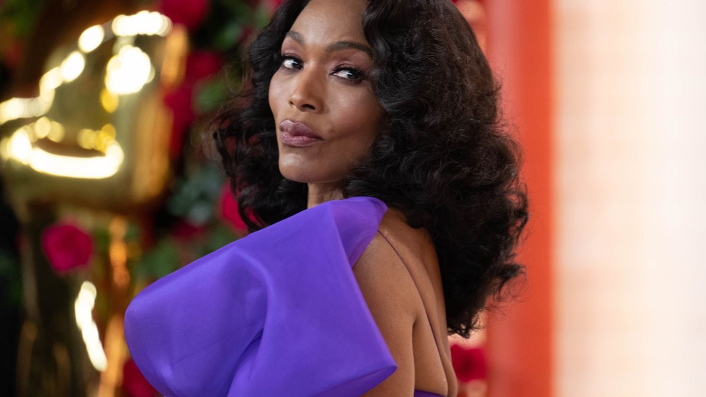 Angela Bassett | &#x397; &#x3B1;&#x3BD;&#x3C4;&#x3AF;&#x3B4;&#x3C1;&#x3B1;&#x3C3;&#x3AE; &#x3C4;&#x3B7;&#x3C2; &#x3CC;&#x3C4;&#x3B1;&#x3BD; &#x3AD;&#x3C7;&#x3B1;&#x3C3;&#x3B5; &#x3C4;&#x3BF; Oscar &#x3B1;&#x3C0;&#x3CC; &#x3C4;&#x3B7;&#x3BD; Jamie Lee Curtis &#x3AD;&#x3B3;&#x3B9;&#x3BD;&#x3B5; viral &#x3C3;&#x3C4;&#x3BF; Twitter