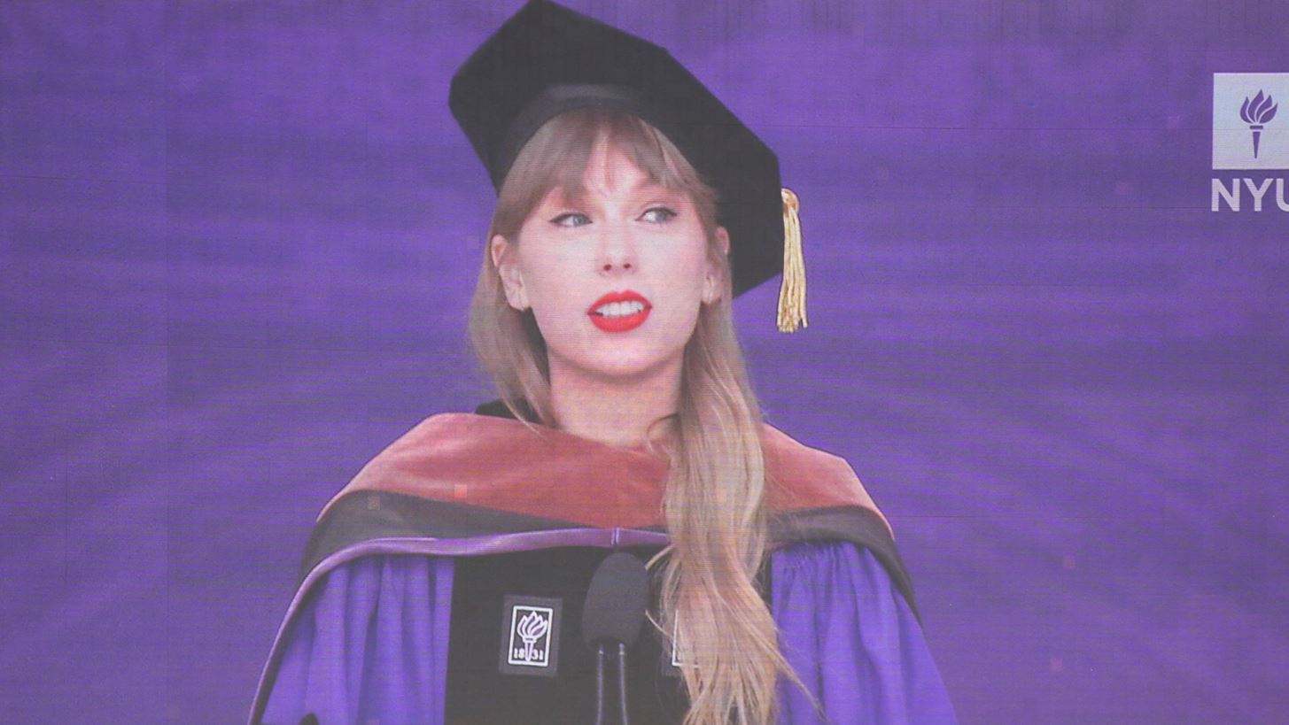 &#x3A0;&#x3BF;&#x3B9;&#x3BF;&#x3C2; Shakespeare; H Taylor Swift &#x3B8;&#x3B1; &#x3B4;&#x3B9;&#x3B4;&#x3AC;&#x3C3;&#x3BA;&#x3B5;&#x3C4;&#x3B1;&#x3B9; &#x3C3;&#x3C4;&#x3BF; &#x3A0;&#x3B1;&#x3BD;&#x3B5;&#x3C0;&#x3B9;&#x3C3;&#x3C4;&#x3AE;&#x3BC;&#x3B9;&#x3BF; &#x3C4;&#x3BF;&#x3C5; &#x3A4;&#x3AD;&#x3BE;&#x3B1;&#x3C2; &#x3C9;&#x3C2; &#x3BC;&#x3AC;&#x3B8;&#x3B7;&#x3BC;&#x3B1; &#x3C3;&#x3C4;&#x3B7; &#x3BB;&#x3BF;&#x3B3;&#x3BF;&#x3C4;&#x3B5;&#x3C7;&#x3BD;&#x3AF;&#x3B1;