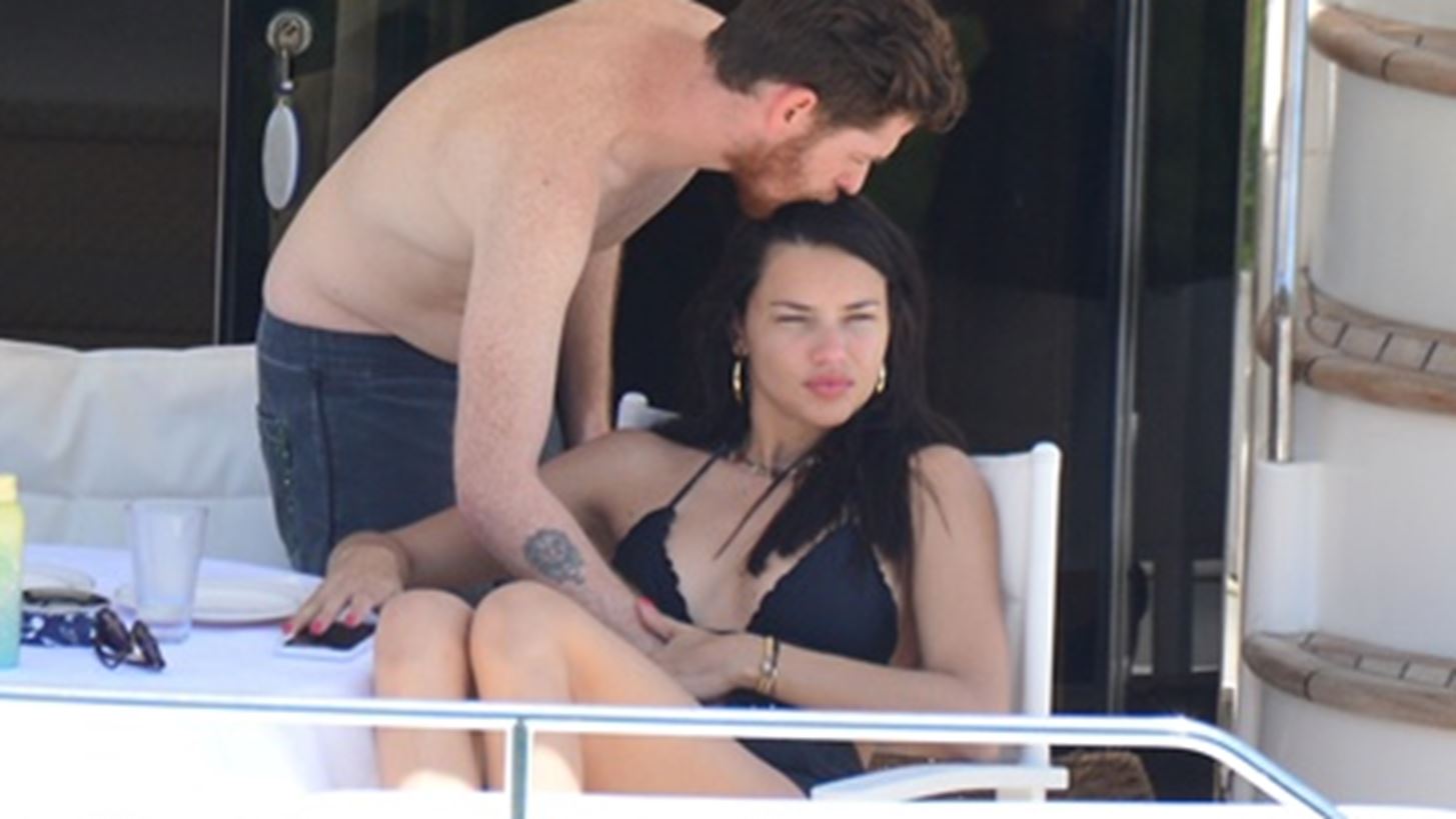 Adriana Lima: &#x39A;&#x3AC;&#x3BD;&#x3B5;&#x3B9; &#x3B4;&#x3B9;&#x3B1;&#x3BA;&#x3BF;&#x3C0;&#x3AD;&#x3C2; &#x3BC;&#x3B5; &#x3C4;&#x3BF;&#x3BD; &#x3BD;&#x3AD;&#x3BF; &#x3B1;&#x3B3;&#x3B1;&#x3C0;&#x3B7;&#x3BC;&#x3AD;&#x3BD;&#x3BF; &#x3C4;&#x3B7;&#x3C2;!