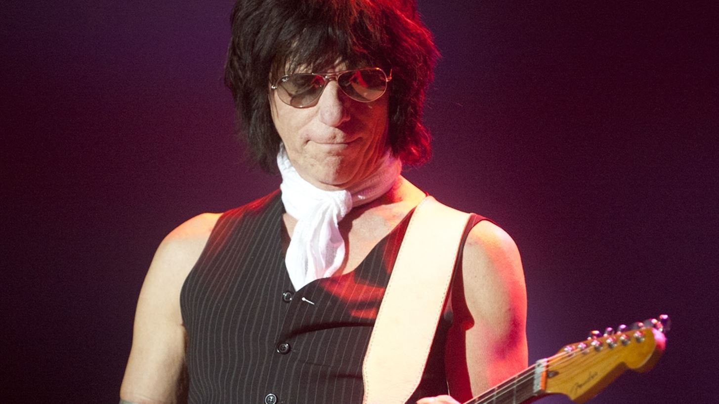 &#x3A0;&#x3AD;&#x3B8;&#x3B1;&#x3BD;&#x3B5; &#x3C3;&#x3C4;&#x3B1; 78 &#x3C4;&#x3BF;&#x3C5; &#x3BF; Jeff Beck | &#x3A3;&#x3C5;&#x3BD;&#x3C4;&#x3B5;&#x3C4;&#x3C1;&#x3B9;&#x3BC;&#x3BC;&#x3AD;&#x3BD;&#x3BF;&#x3C2; &#x3BF; Johnny Depp