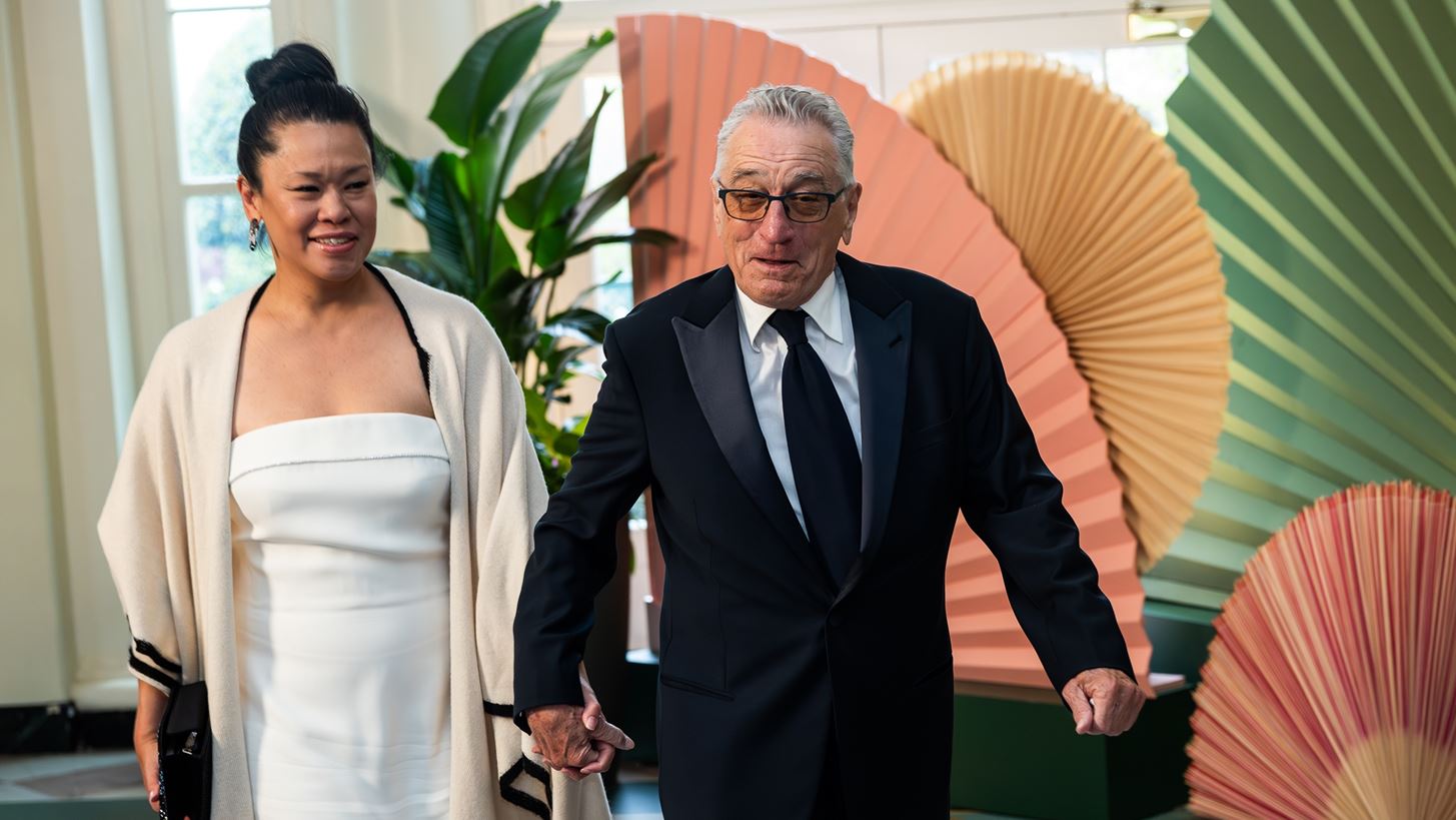 Robert De Niro | &#x397; &#x3B5;&#x3BC;&#x3C6;&#x3AC;&#x3BD;&#x3B9;&#x3C3;&#x3B7; &#x3BC;&#x3B5; &#x3C4;&#x3B7; &#x3C3;&#x3CD;&#x3BD;&#x3C4;&#x3C1;&#x3BF;&#x3C6;&#x3CC; &#x3C4;&#x3BF;&#x3C5;, Tiffany Chen &#x3C3;&#x3C4;&#x3BF;&#x3BD; &#x39B;&#x3B5;&#x3C5;&#x3BA;&#x3CC; &#x39F;&#x3AF;&#x3BA;&#x3BF;