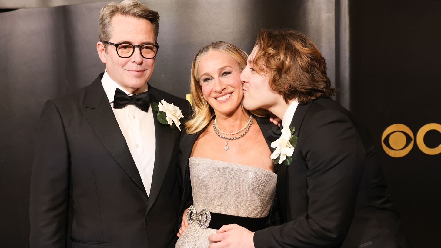 Sarah Jessica Parker | Με τον ενήλικο γιο της και τον σύζυγό της σε μία σημαντική στιγμή για την ίδια