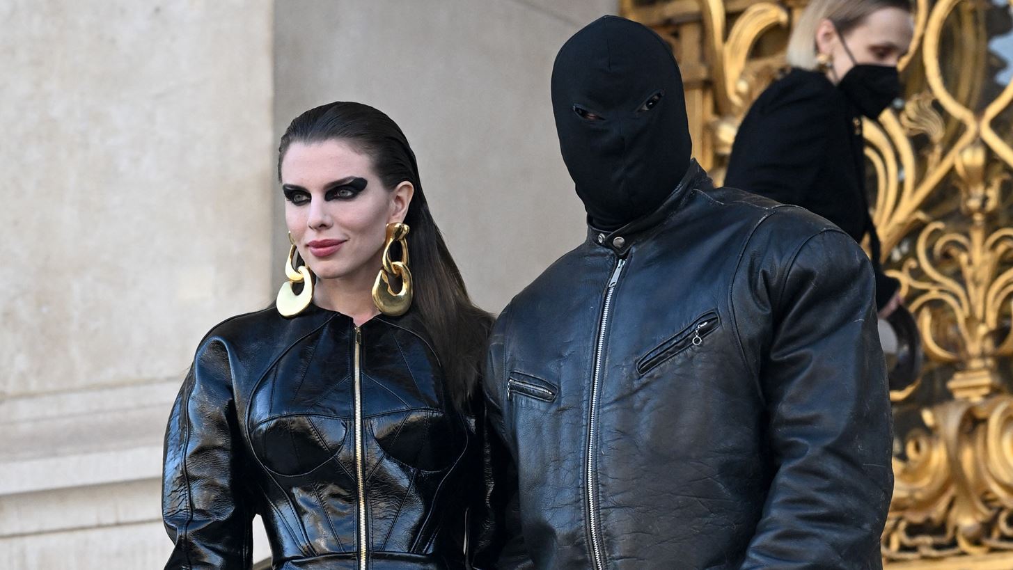 Kanye West | &#x3A4;&#x3BF; &#x3C0;&#x3C1;&#x3CE;&#x3C4;&#x3BF; &#x3C0;&#x3B1;&#x3B8;&#x3B9;&#x3B1;&#x3C3;&#x3BC;&#x3AD;&#x3BD;&#x3BF; &#x3C6;&#x3B9;&#x3BB;&#x3AF; &#x3C4;&#x3BF;&#x3C5; &#x3BC;&#x3B5; &#x3C4;&#x3B7; Julia Fox &#x3C3;&#x3C4;&#x3BF; Instagram