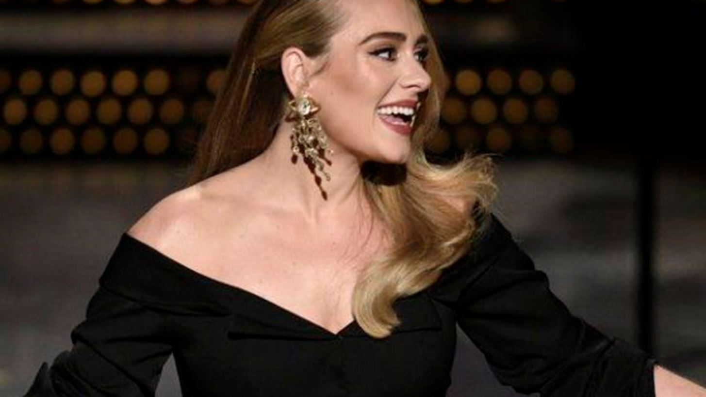Adele | &#x391;&#x3C1;&#x3BD;&#x3AE;&#x3B8;&#x3B7;&#x3BA;&#x3B5; &#x3BD;&#x3B1; &#x3C4;&#x3C1;&#x3B1;&#x3B3;&#x3BF;&#x3C5;&#x3B4;&#x3AE;&#x3C3;&#x3B5;&#x3B9; &#x3C3;&#x3C4;&#x3B7;&#x3BD; &#x3C4;&#x3B5;&#x3BB;&#x3B5;&#x3C4;&#x3AE; &#x3C3;&#x3C4;&#x3AD;&#x3C8;&#x3B7;&#x3C2; &#x3C4;&#x3BF;&#x3C5; &#x3B2;&#x3B1;&#x3C3;&#x3B9;&#x3BB;&#x3B9;&#x3AC; &#x39A;&#x3B1;&#x3C1;&#x3CC;&#x3BB;&#x3BF;&#x3C5;