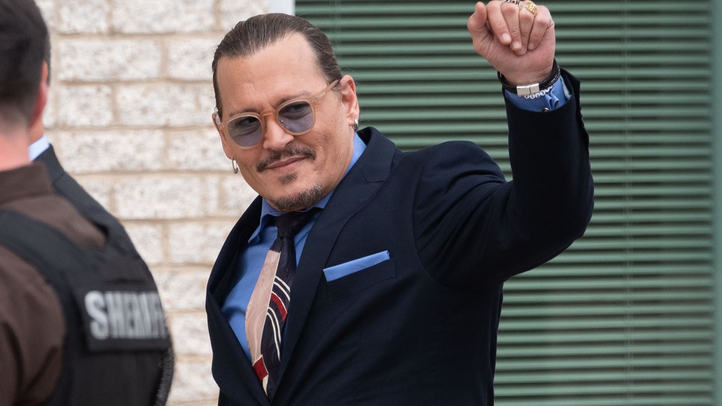 Johnny Depp | &#x397; &#x3B4;&#x3B9;&#x3BA;&#x3B1;&#x3C3;&#x3C4;&#x3B9;&#x3BA;&#x3AE; &#x3B4;&#x3B9;&#x3B1;&#x3BC;&#x3AC;&#x3C7;&#x3B7; &#x3C4;&#x3BF;&#x3C5; &#x3BC;&#x3B5; &#x3C4;&#x3B7;&#x3BD; Amber Heard &#x3B8;&#x3B1; &#x3B3;&#x3AF;&#x3BD;&#x3B5;&#x3B9; &#x3C4;&#x3B1;&#x3B9;&#x3BD;&#x3AF;&#x3B1;