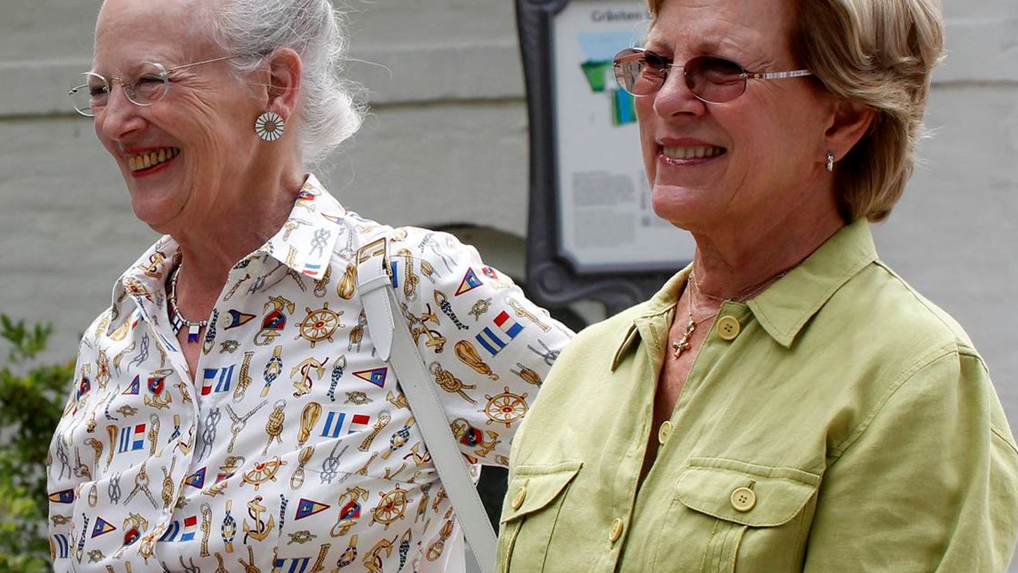 Family Reunion  | &#x397; &#x3C4;&#x3C1;&#x3C5;&#x3C6;&#x3B5;&#x3C1;&#x3AE; &#x3C3;&#x3C5;&#x3BD;&#x3AC;&#x3BD;&#x3C4;&#x3B7;&#x3C3;&#x3B7; &#x3C4;&#x3B7;&#x3C2; &#x386;&#x3BD;&#x3BD;&#x3B1;&#x3C2;- &#x39C;&#x3B1;&#x3C1;&#x3AF;&#x3B1;&#x3C2; &#x3BC;&#x3B5; &#x3C4;&#x3B9;&#x3C2; &#x3B1;&#x3B4;&#x3B5;&#x3C1;&#x3C6;&#x3AD;&#x3C2; &#x3C4;&#x3B7;&#x3C2;, &#x3B2;&#x3B1;&#x3C3;&#x3AF;&#x3BB;&#x3B9;&#x3C3;&#x3C3;&#x3B1; &#x39C;&#x3B1;&#x3C1;&#x3B3;&#x3B1;&#x3C1;&#x3AF;&#x3C4;&#x3B1; &#x3C4;&#x3B7;&#x3C2; &#x394;&#x3B1;&#x3BD;&#x3AF;&#x3B1;&#x3C2; &#x3BA;&#x3B1;&#x3B9; &#x3C0;&#x3C1;&#x3B9;&#x3B3;&#x3BA;&#x3AF;&#x3C0;&#x3B9;&#x3C3;&#x3C3;&#x3B1; &#x392;&#x3B5;&#x3BD;&#x3B5;&#x3B4;&#x3AF;&#x3BA;&#x3C4;&#x3B7;