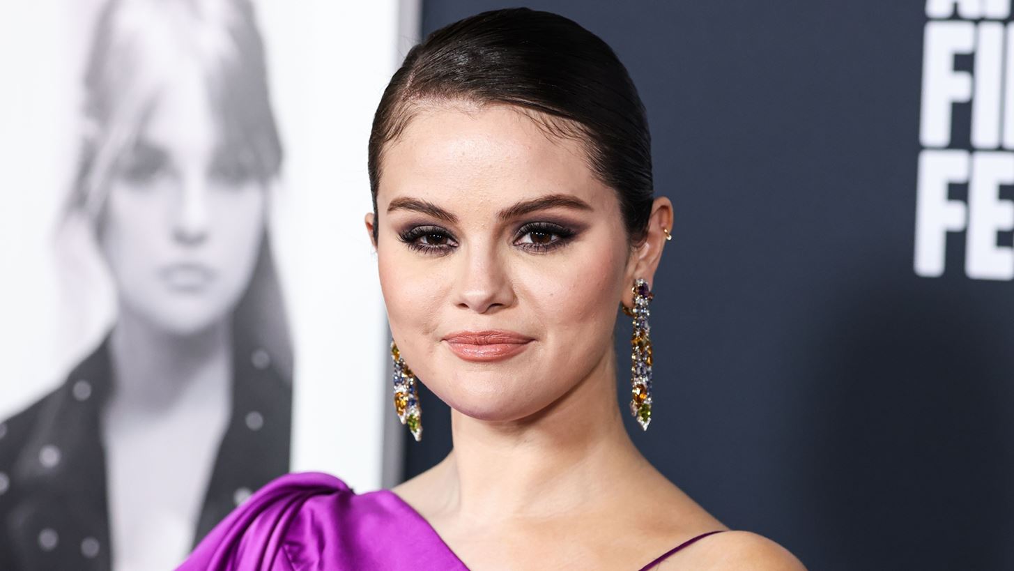 Selena Gomez | &#x397; &#x3BE;&#x3B5;&#x3BA;&#x3AC;&#x3B8;&#x3B1;&#x3C1;&#x3B7; &#x3B1;&#x3C0;&#x3AC;&#x3BD;&#x3C4;&#x3B7;&#x3C3;&#x3AE; &#x3C4;&#x3B7;&#x3C2; &#x3C3;&#x3C4;&#x3B9;&#x3C2; &#x3C6;&#x3AE;&#x3BC;&#x3B5;&#x3C2; &#x3C0;&#x3B5;&#x3C1;&#x3AF; &#x3C3;&#x3C7;&#x3AD;&#x3C3;&#x3B7;&#x3C2; &#x3BC;&#x3B5; &#x3C4;&#x3BF;&#x3BD; Drew Taggart