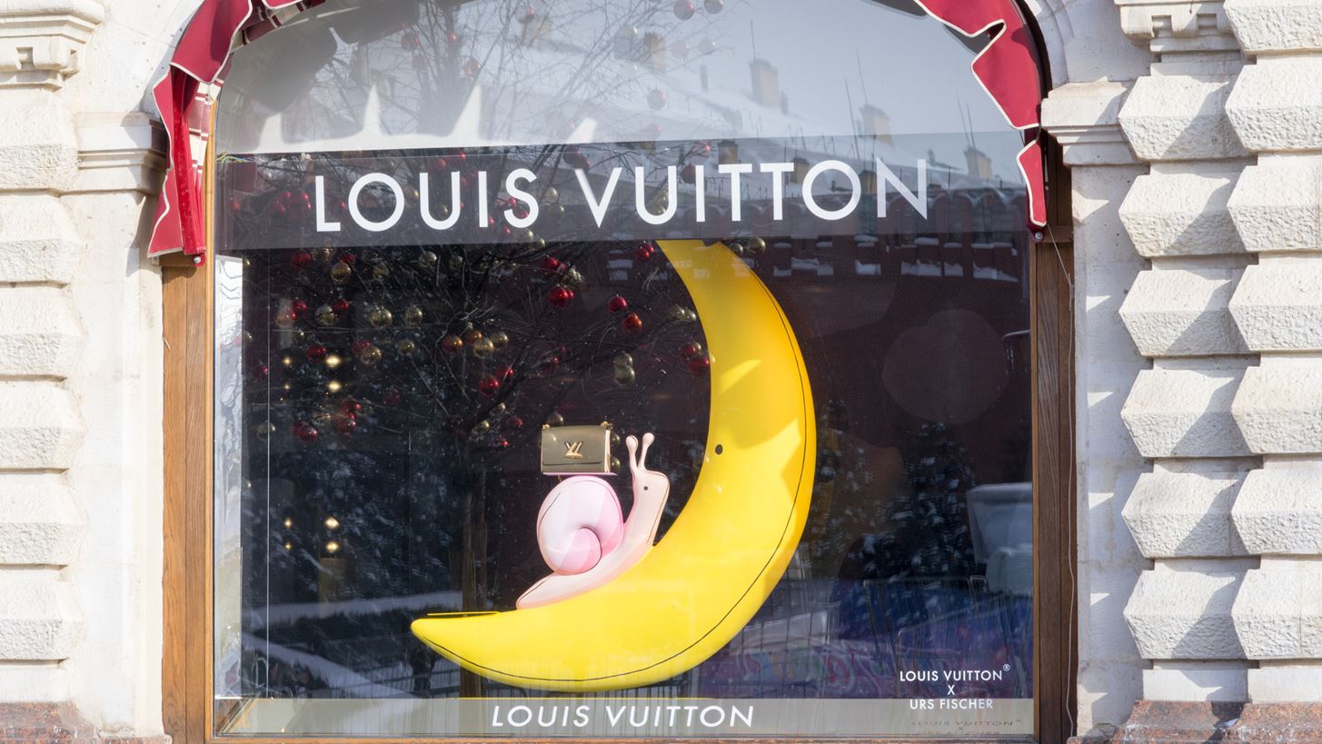 &#x397; LVMH &#x3B1;&#x3BD;&#x3B1;&#x3C3;&#x3C4;&#x3AD;&#x3BB;&#x3BB;&#x3B5;&#x3B9; &#x3C0;&#x3C1;&#x3BF;&#x3C3;&#x3C9;&#x3C1;&#x3B9;&#x3BD;&#x3AC; &#x3C4;&#x3B7; &#x3BB;&#x3B5;&#x3B9;&#x3C4;&#x3BF;&#x3C5;&#x3C1;&#x3B3;&#x3AF;&#x3B1; &#x3C4;&#x3C9;&#x3BD; &#x3BA;&#x3B1;&#x3C4;&#x3B1;&#x3C3;&#x3C4;&#x3B7;&#x3BC;&#x3AC;&#x3C4;&#x3C9;&#x3BD; &#x3C4;&#x3B7;&#x3C2; &#x3C3;&#x3C4;&#x3B7; &#x3A1;&#x3C9;&#x3C3;&#x3AF;&#x3B1;