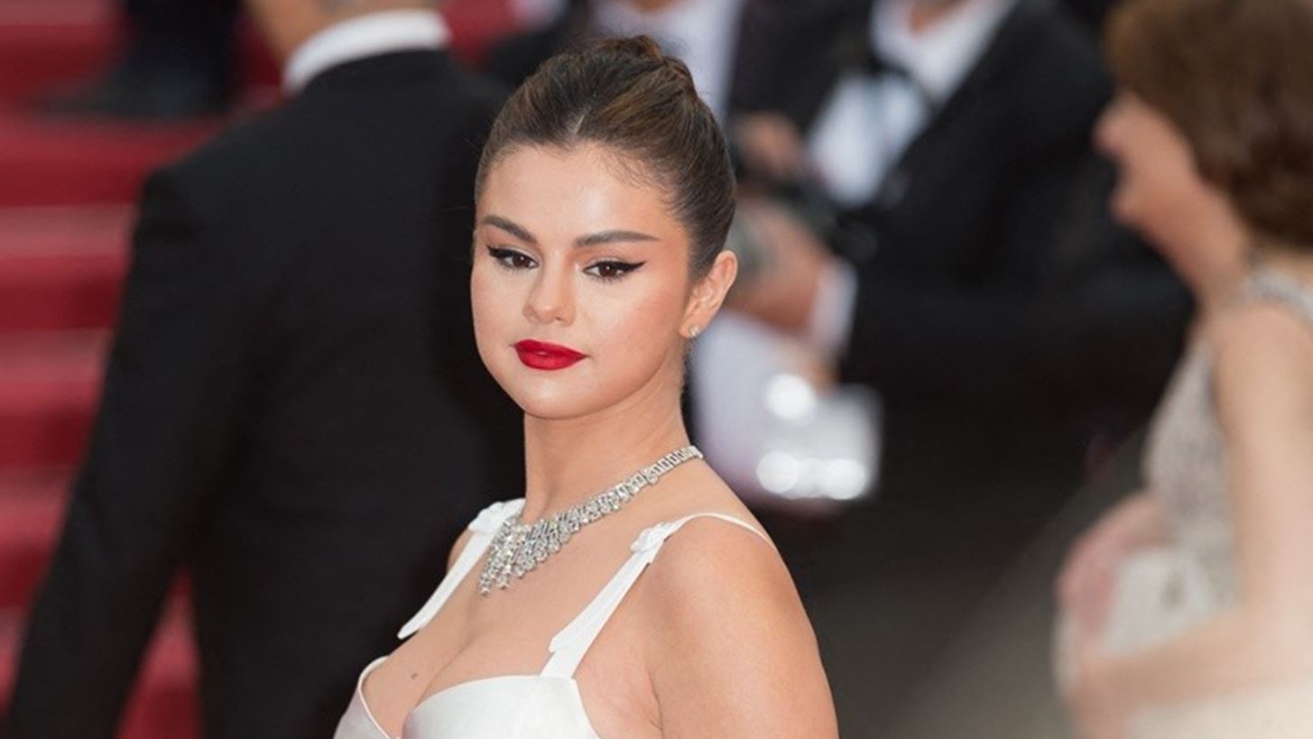 Selena Gomez | &#x3A3;&#x3C7;&#x3B5;&#x3B4;&#x3AF;&#x3B1;&#x3C3;&#x3B5; &#x3BC;&#x3B9;&#x3B1; &#x3BD;&#x3AD;&#x3B1; &#x3C3;&#x3B5;&#x3B9;&#x3C1;&#x3AC; &#x3BC;&#x3B1;&#x3B3;&#x3B9;&#x3CC; &#x3BC;&#x3B1;&#x3B6;&#x3AF; &#x3BC;&#x3B5; &#x3C4;&#x3B7;&#x3BD; &#x3BA;&#x3B1;&#x3BB;&#x3CD;&#x3C4;&#x3B5;&#x3C1;&#x3AE; &#x3C4;&#x3B7;&#x3C2; &#x3C6;&#x3AF;&#x3BB;&#x3B7;