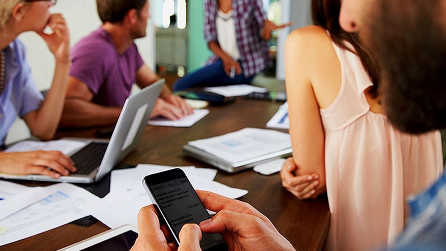 &#x393;&#x3B9;&#x3B1;&#x3C4;&#x3AF; &#x3C4;&#x3BF; sexting &#x3BA;&#x3AC;&#x3BD;&#x3B5;&#x3B9; &#x3C4;&#x3B9;&#x3C2; &#x3C3;&#x3C7;&#x3AD;&#x3C3;&#x3B5;&#x3B9;&#x3C2; &#x3C0;&#x3B9;&#x3BF; &#x3C5;&#x3B3;&#x3B9;&#x3B5;&#x3AF;&#x3C2;